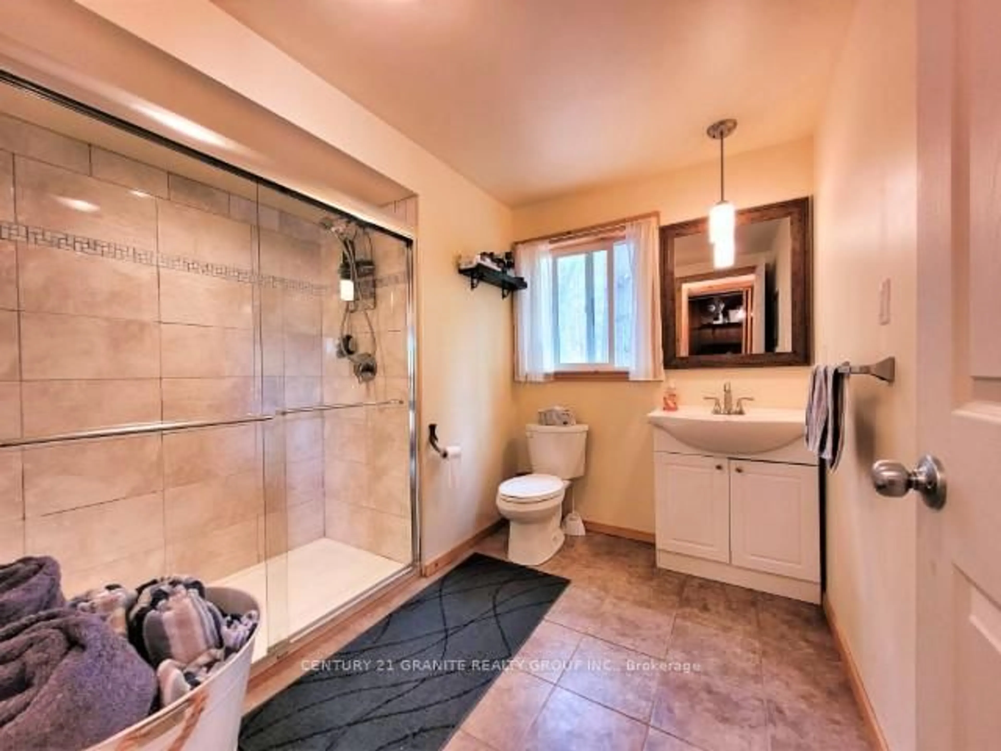 Standard bathroom, ceramic/tile floor for 2807 Mackie Lake N/A, Ompah Ontario K0H 2J0