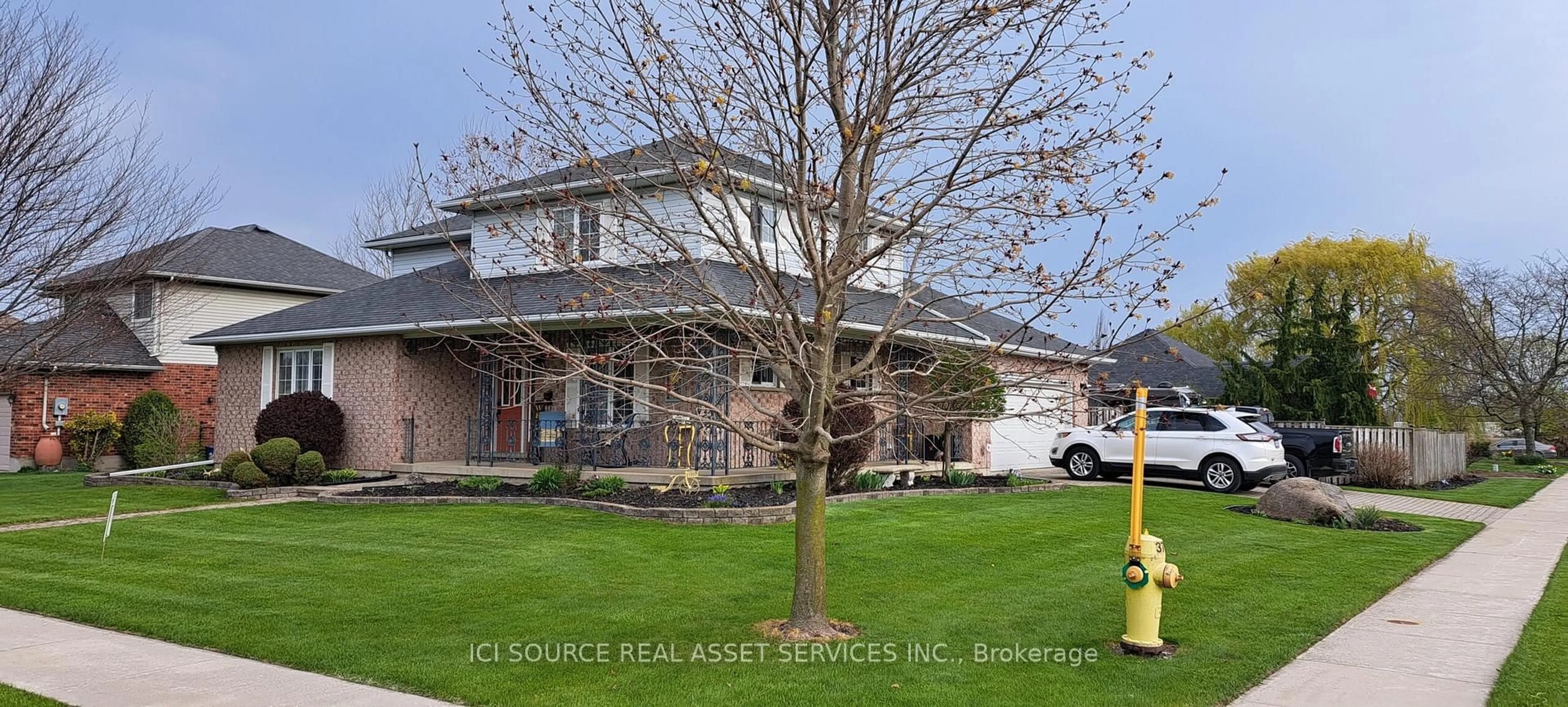 Home with vinyl exterior material, street for 1 Thistle St, Dutton/Dunwich Ontario N0L 1J0