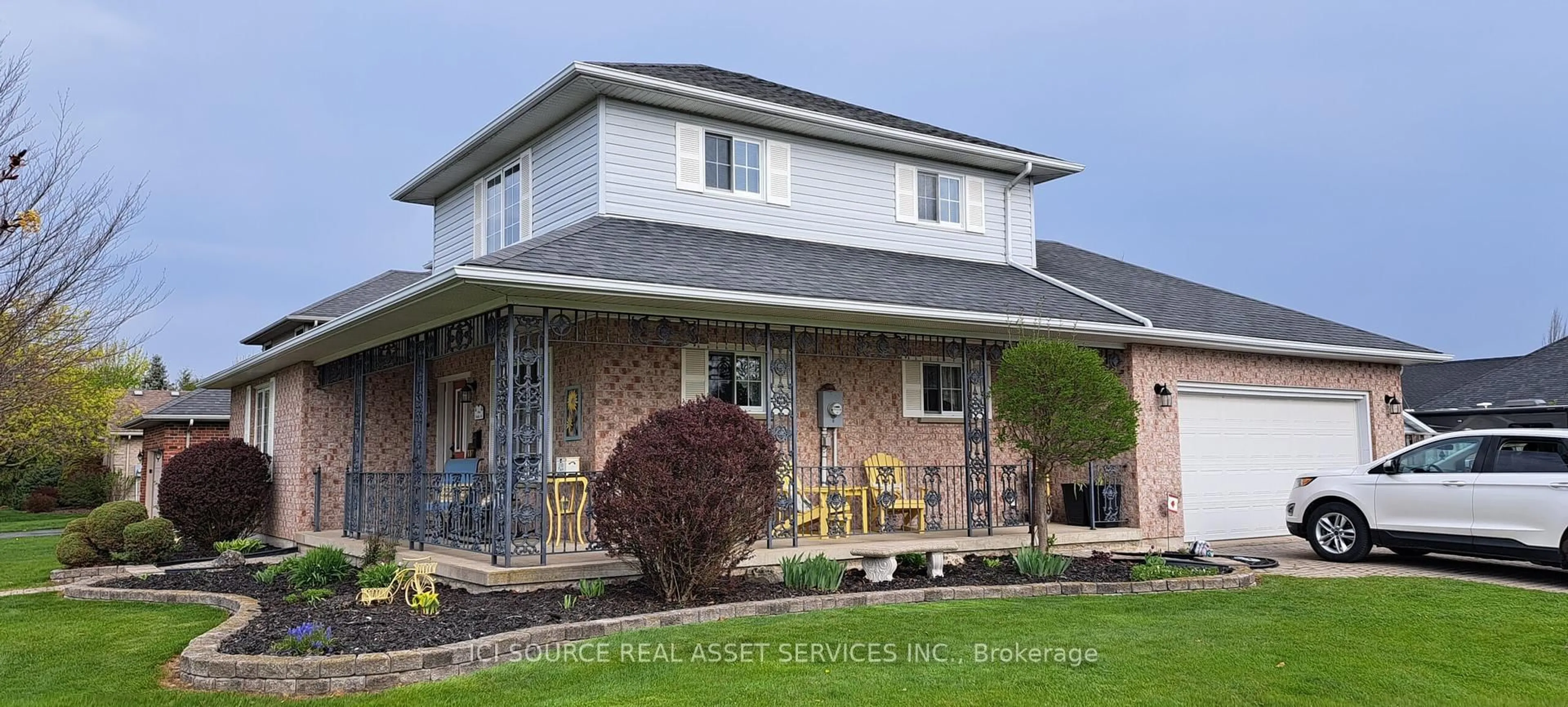 Home with vinyl exterior material, unknown for 1 Thistle St, Dutton/Dunwich Ontario N0L 1J0