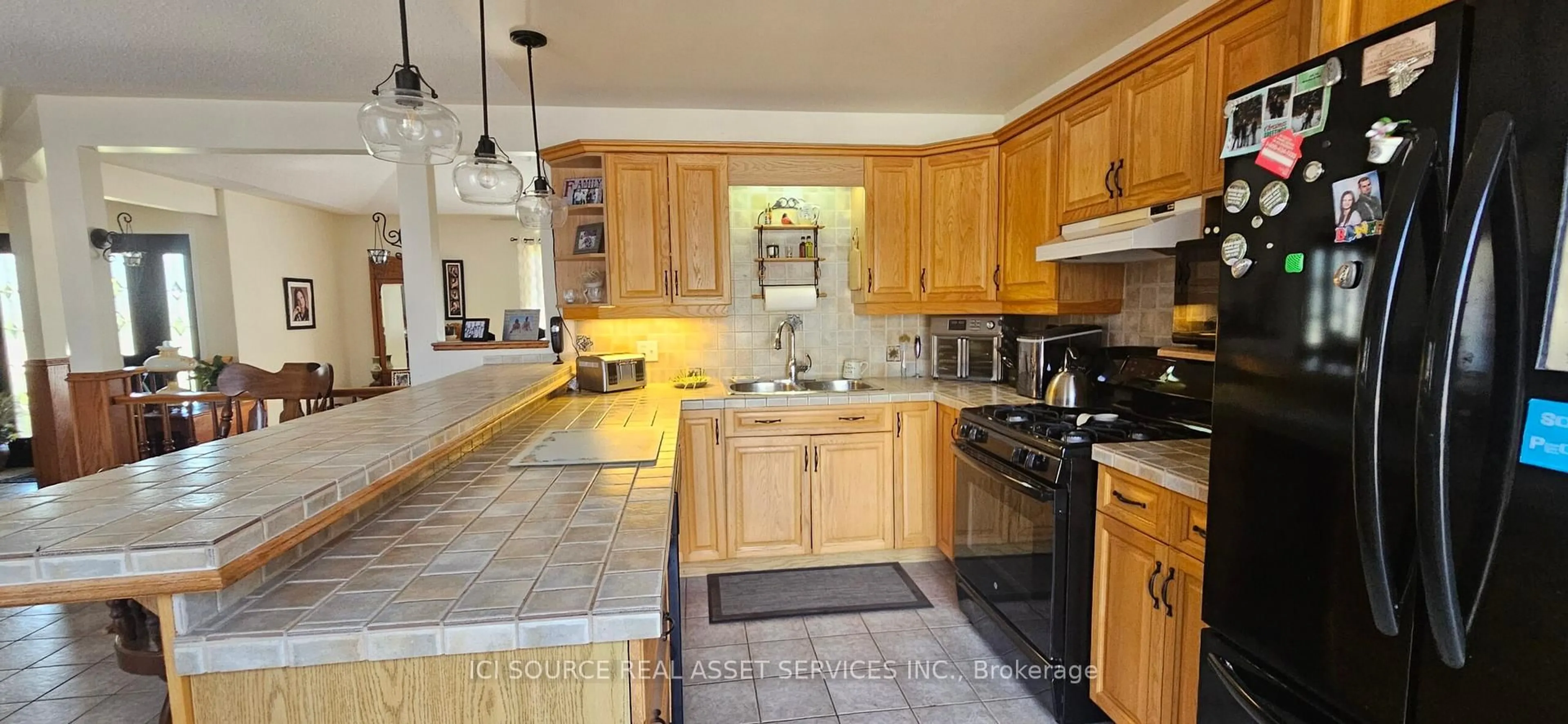 Open concept kitchen, ceramic/tile floor for 1 Thistle St, Dutton/Dunwich Ontario N0L 1J0
