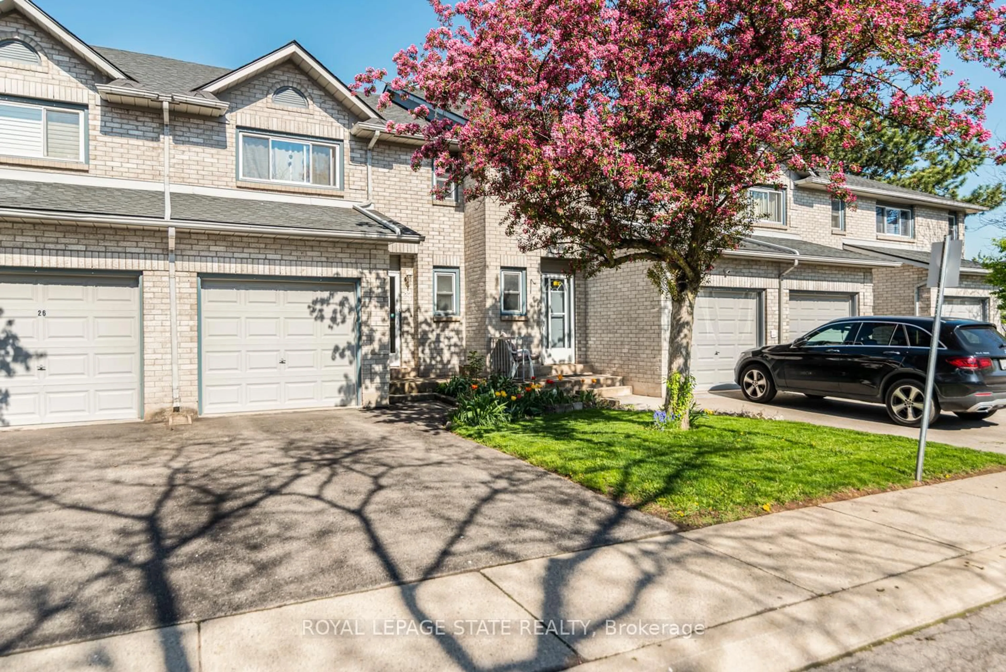 A pic from outside/outdoor area/front of a property/back of a property/a pic from drone, street for 2 Royalwood Crt #27, Hamilton Ontario L8E 4Y9