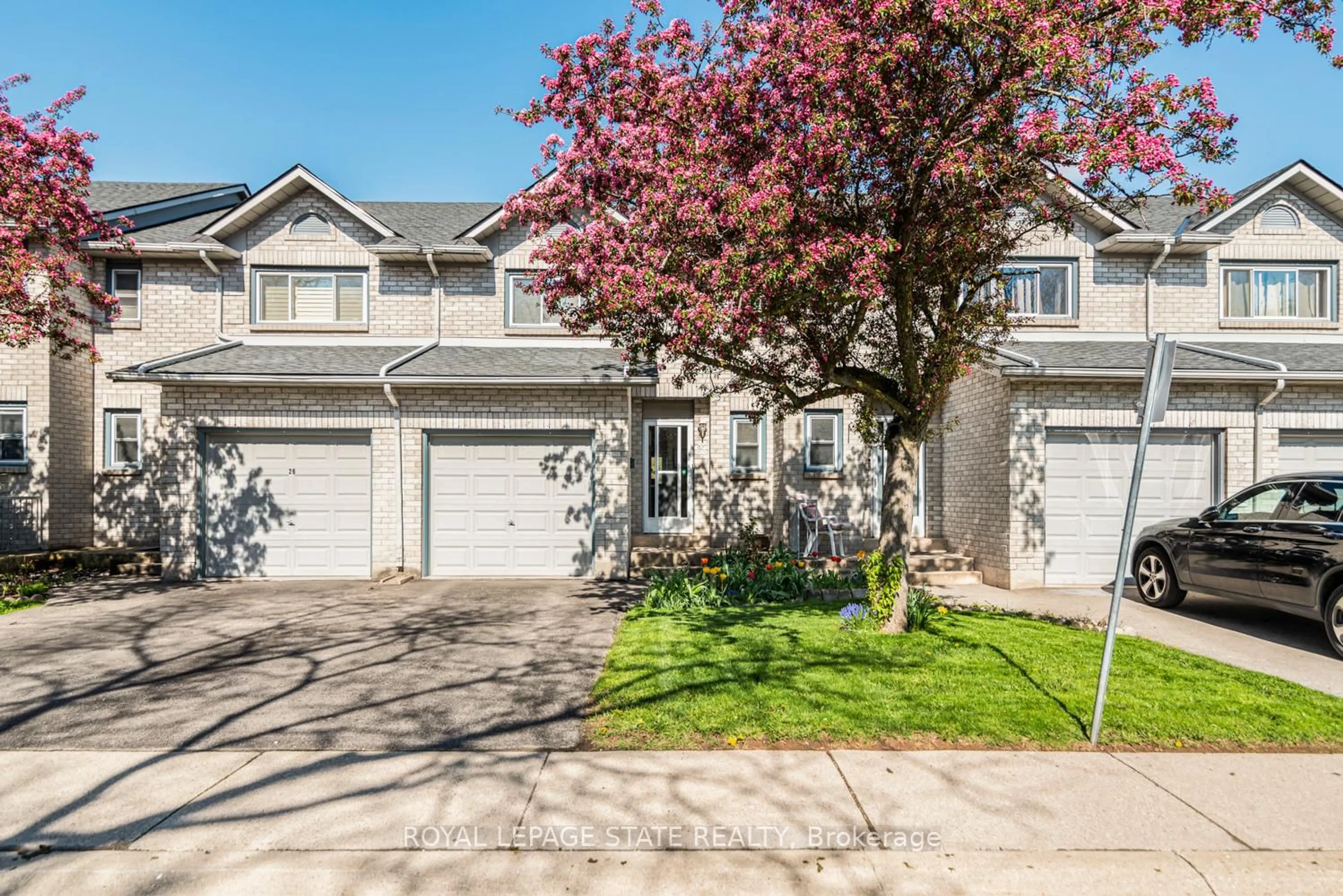 Home with vinyl exterior material, street for 2 Royalwood Crt #27, Hamilton Ontario L8E 4Y9