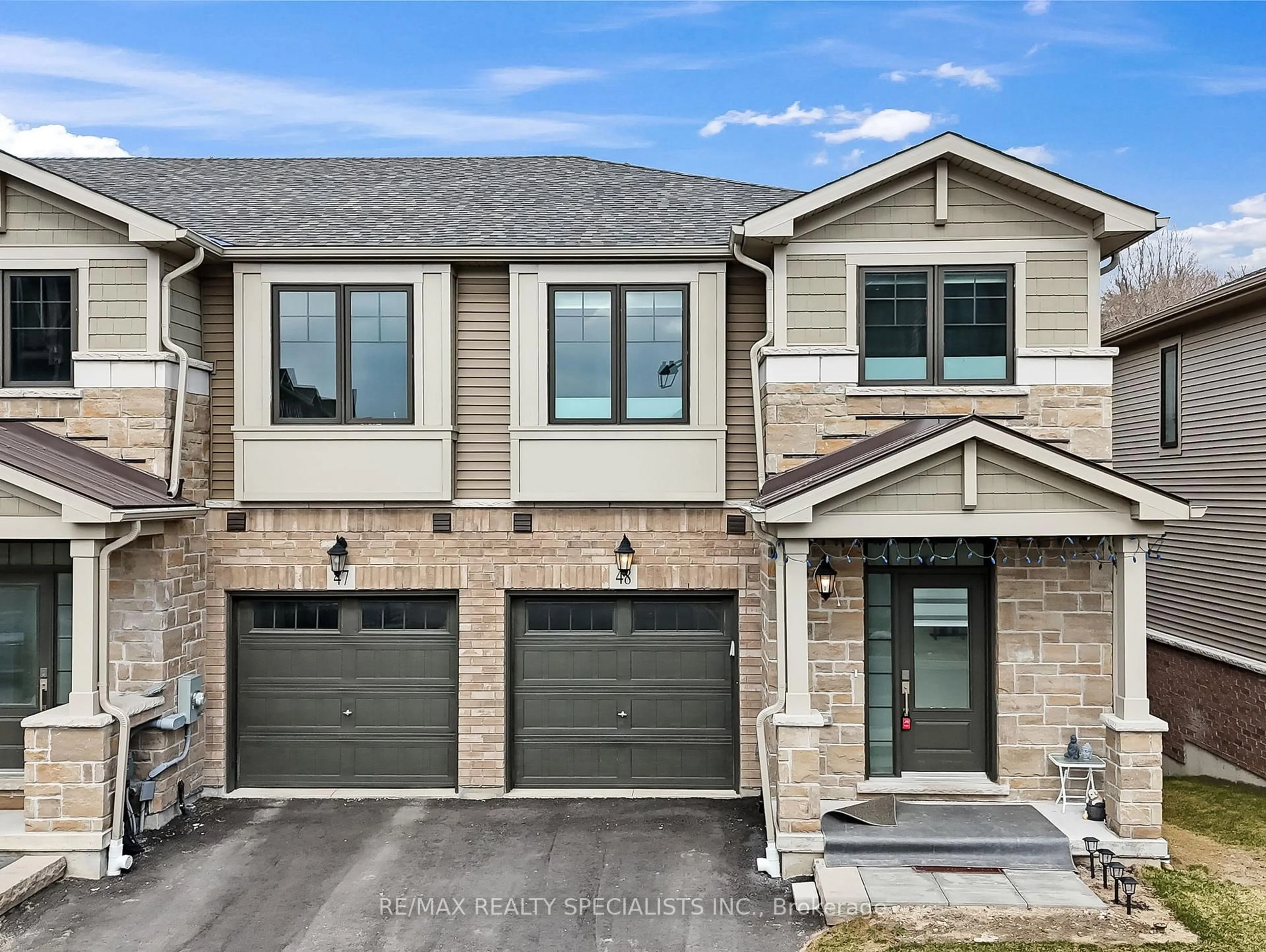 Home with brick exterior material, street for 100 Hollywood Crt #48, Cambridge Ontario N1R 0C5