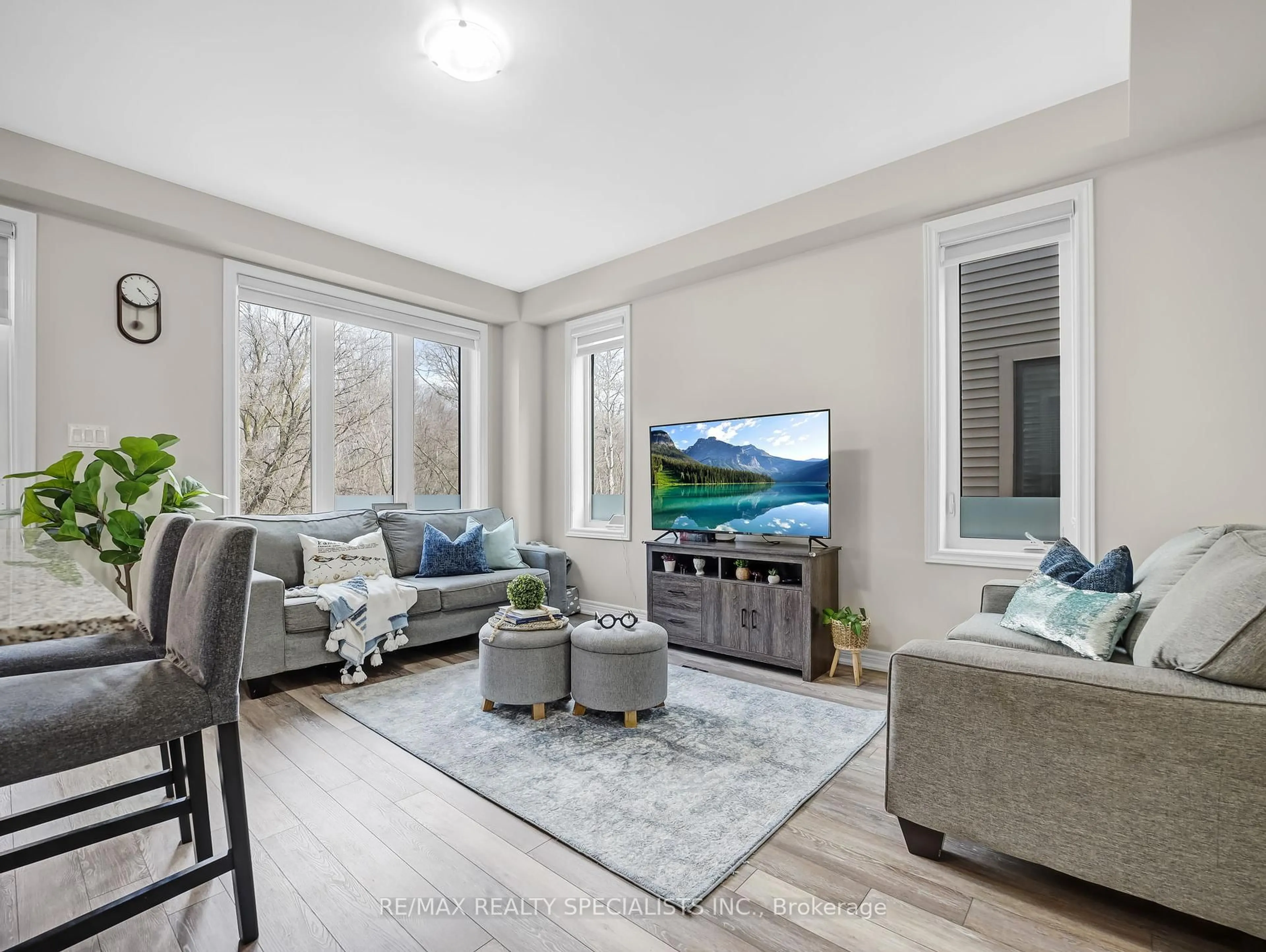 Living room with furniture, unknown for 100 Hollywood Crt #48, Cambridge Ontario N1R 0C5