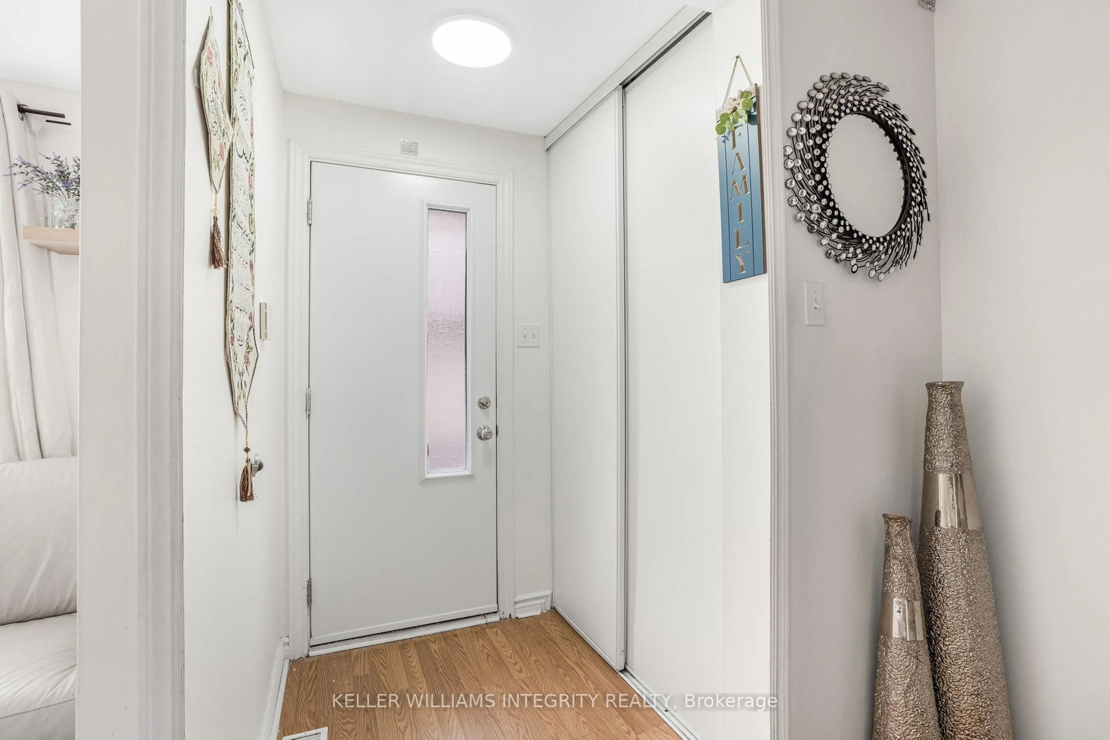 Indoor entryway for 1299 Bethamy Lane #131, Ottawa Ontario K1J 8P3