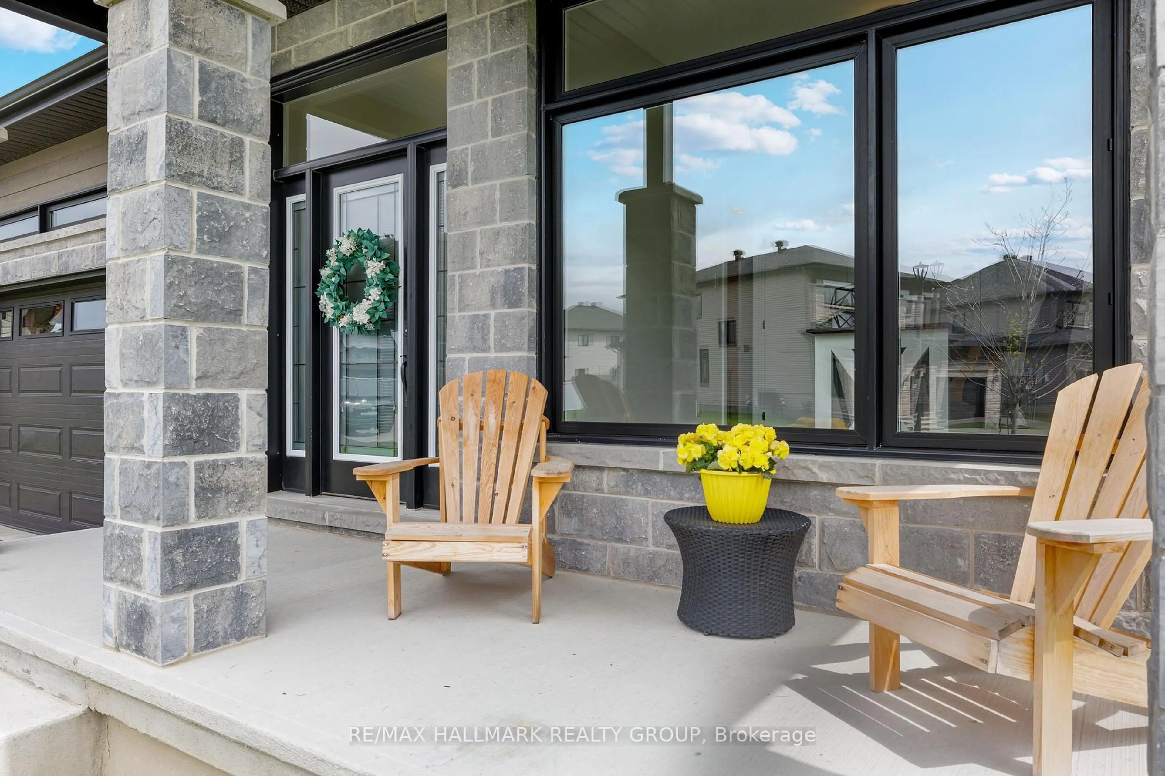 Patio, unknown for 1184 Avignon St, Russell Ontario K1S 4E6
