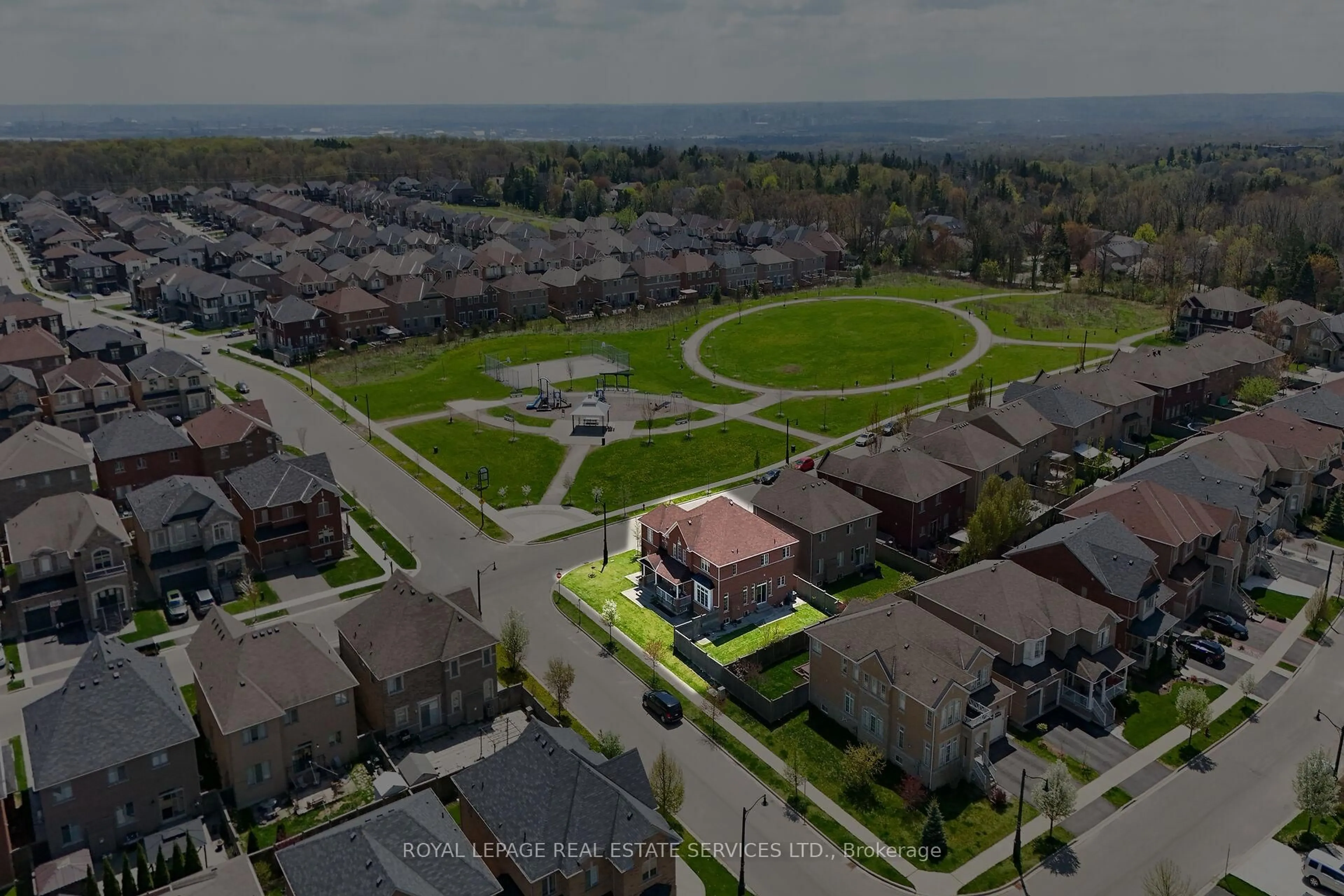 A pic from outside/outdoor area/front of a property/back of a property/a pic from drone, street for 123 Attridge Cres, Hamilton Ontario L0R 2H7