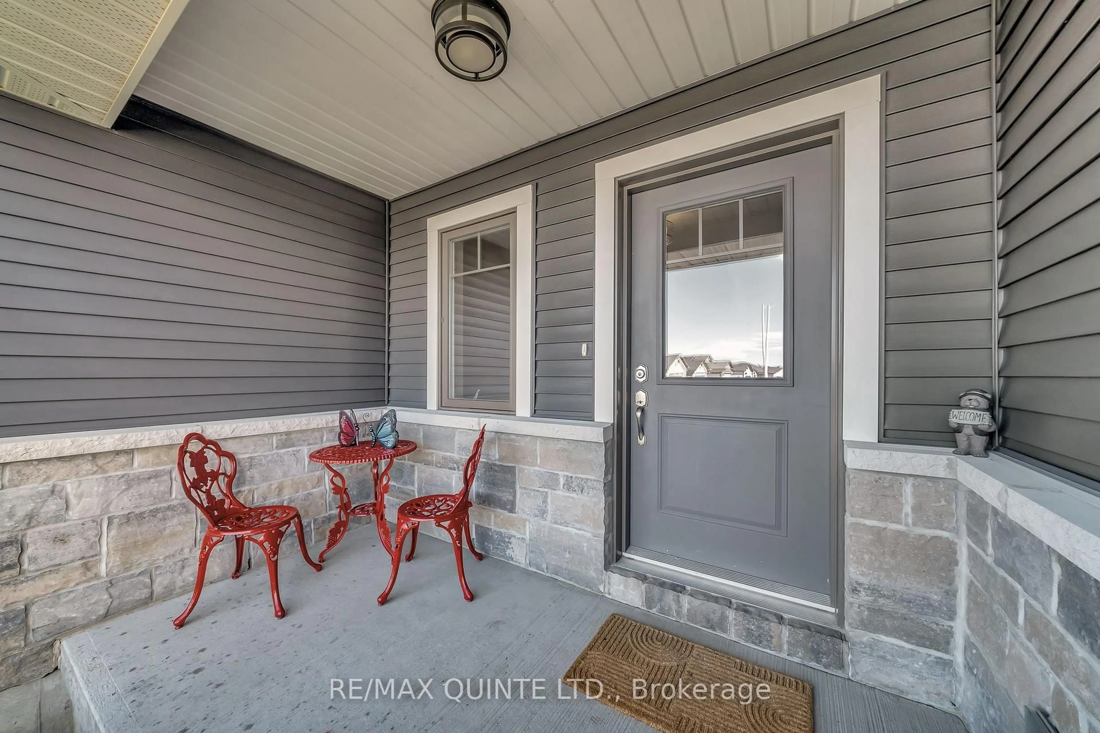 Indoor entryway for 49 Sandhu Cres, Belleville Ontario K8P 0G7