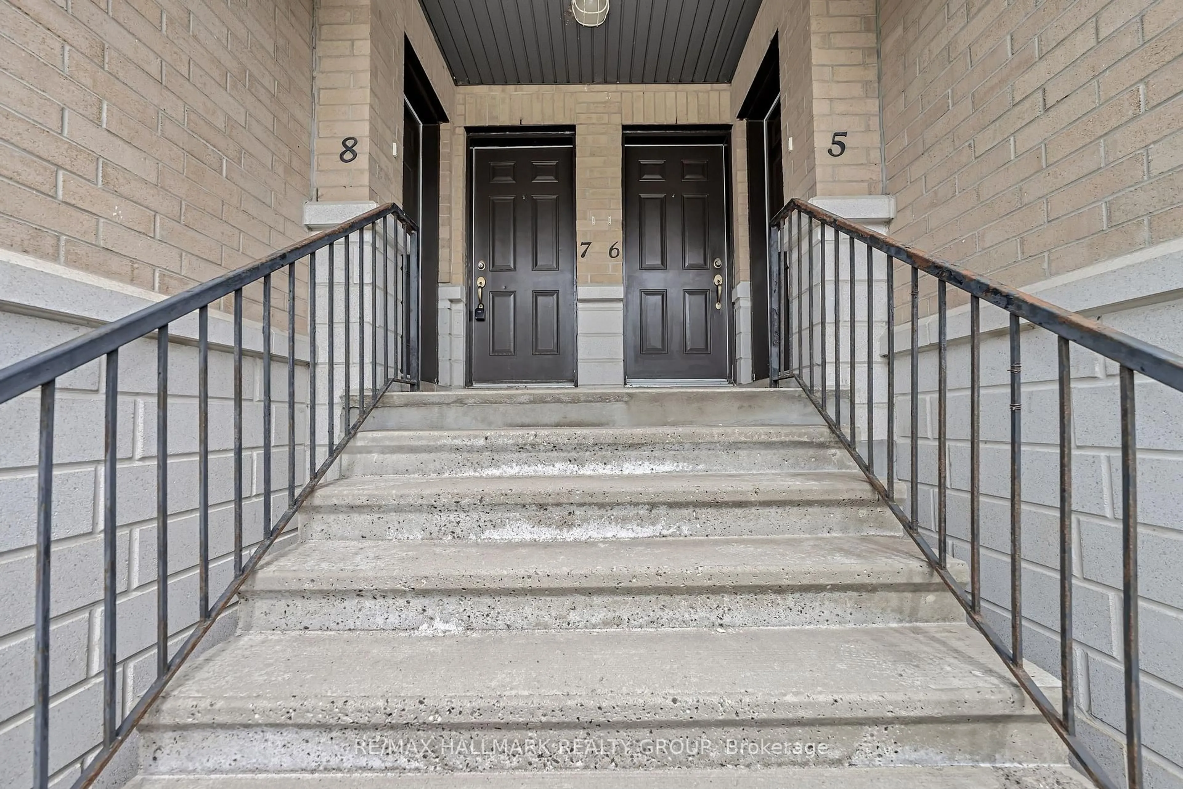 Unknown for 1220 Mcwatters Rd #6, Ottawa Ontario K2C 3Y2