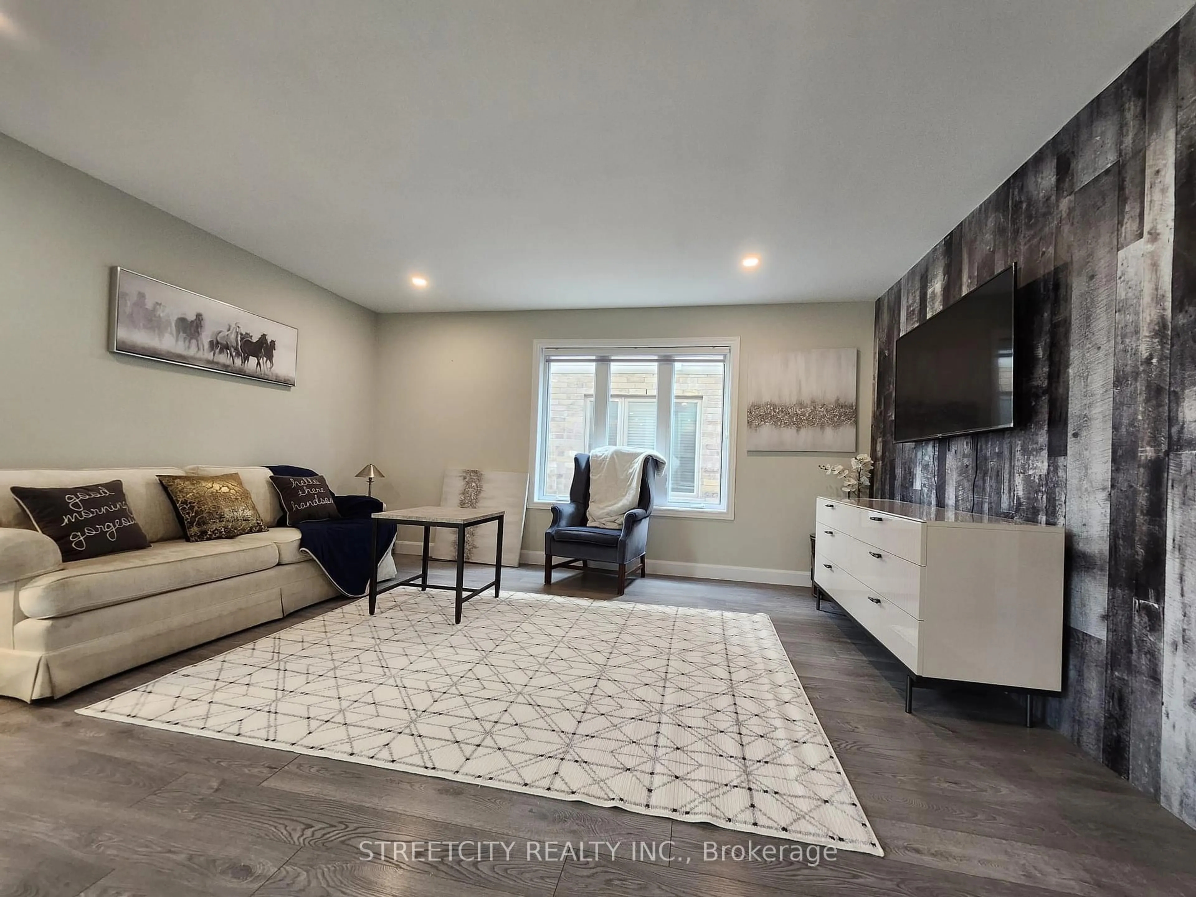 Living room with furniture, unknown for 124 Tanoak Dr, London North Ontario N6G 5R3