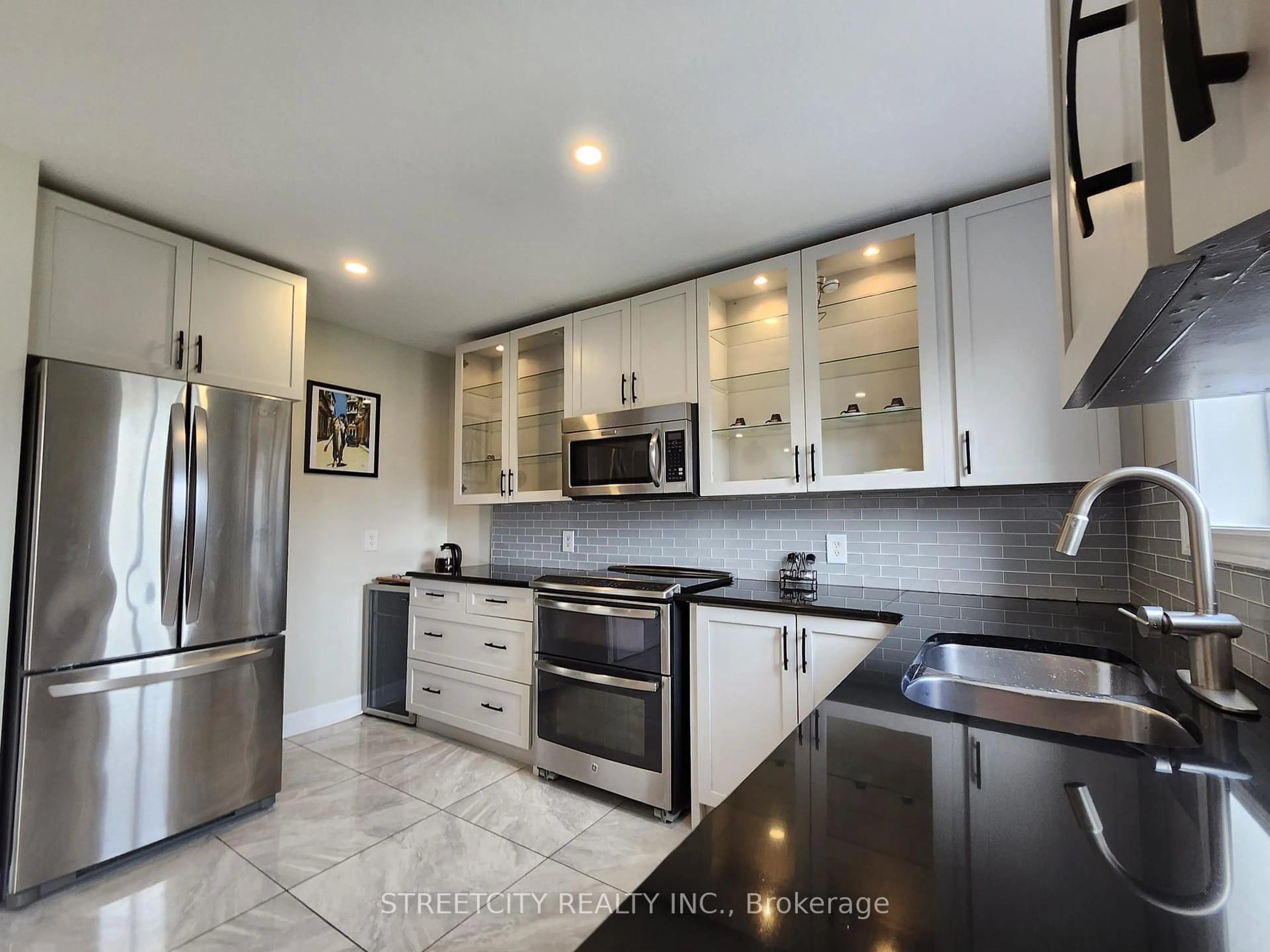 Contemporary kitchen, unknown for 124 Tanoak Dr, London North Ontario N6G 5R3