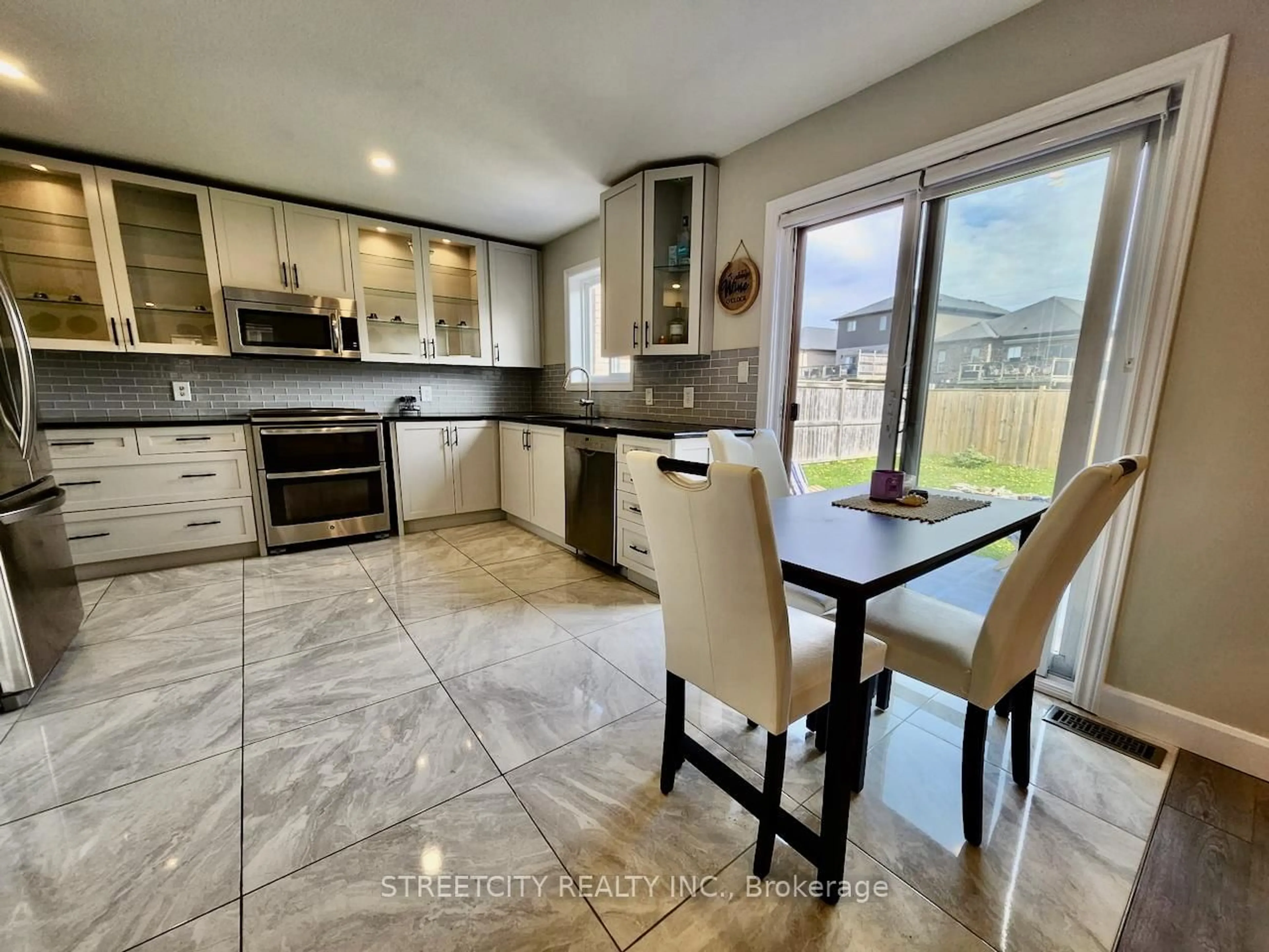 Open concept kitchen, ceramic/tile floor for 124 Tanoak Dr, London North Ontario N6G 5R3