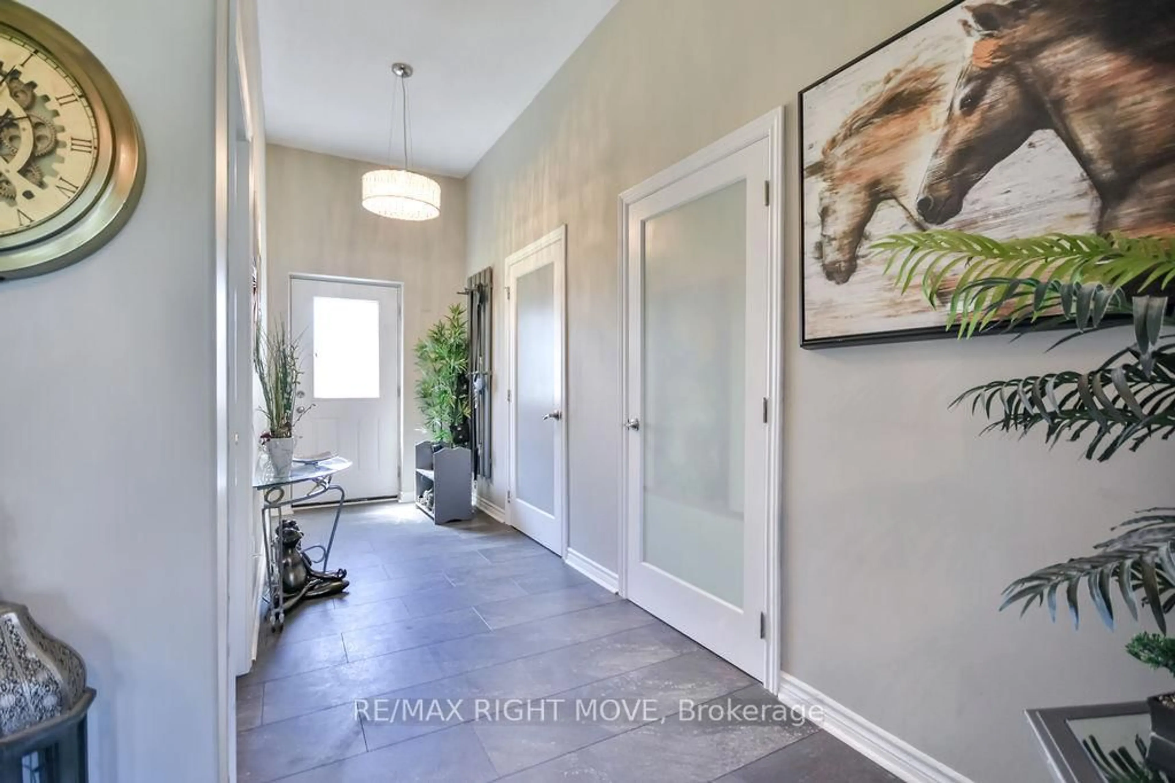 Indoor entryway for 12 Fulsom Cres, Kawartha Lakes Ontario L3V 6H5