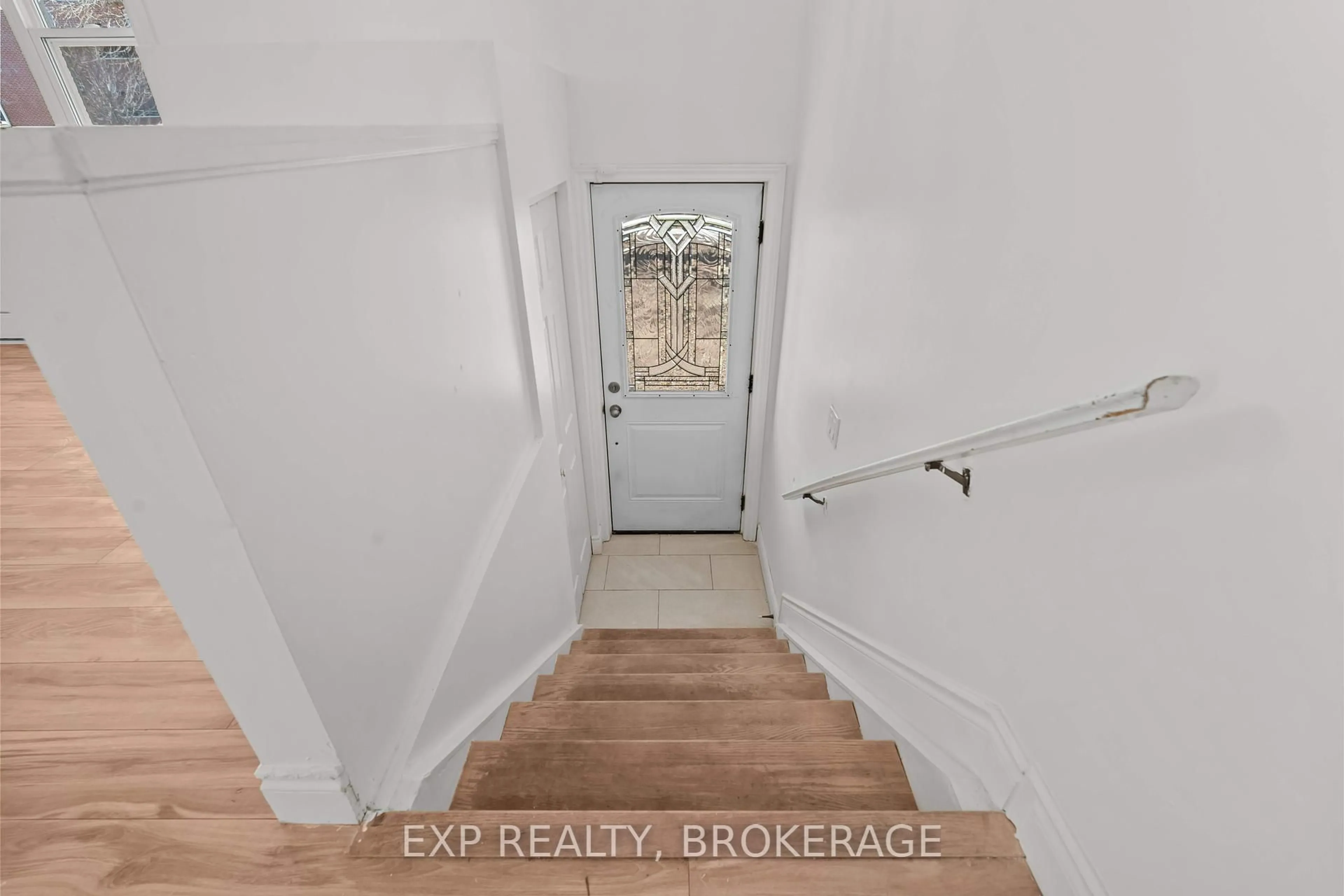 Indoor entryway for 223 GUTHRIE Dr, Kingston Ontario K7K 6V6