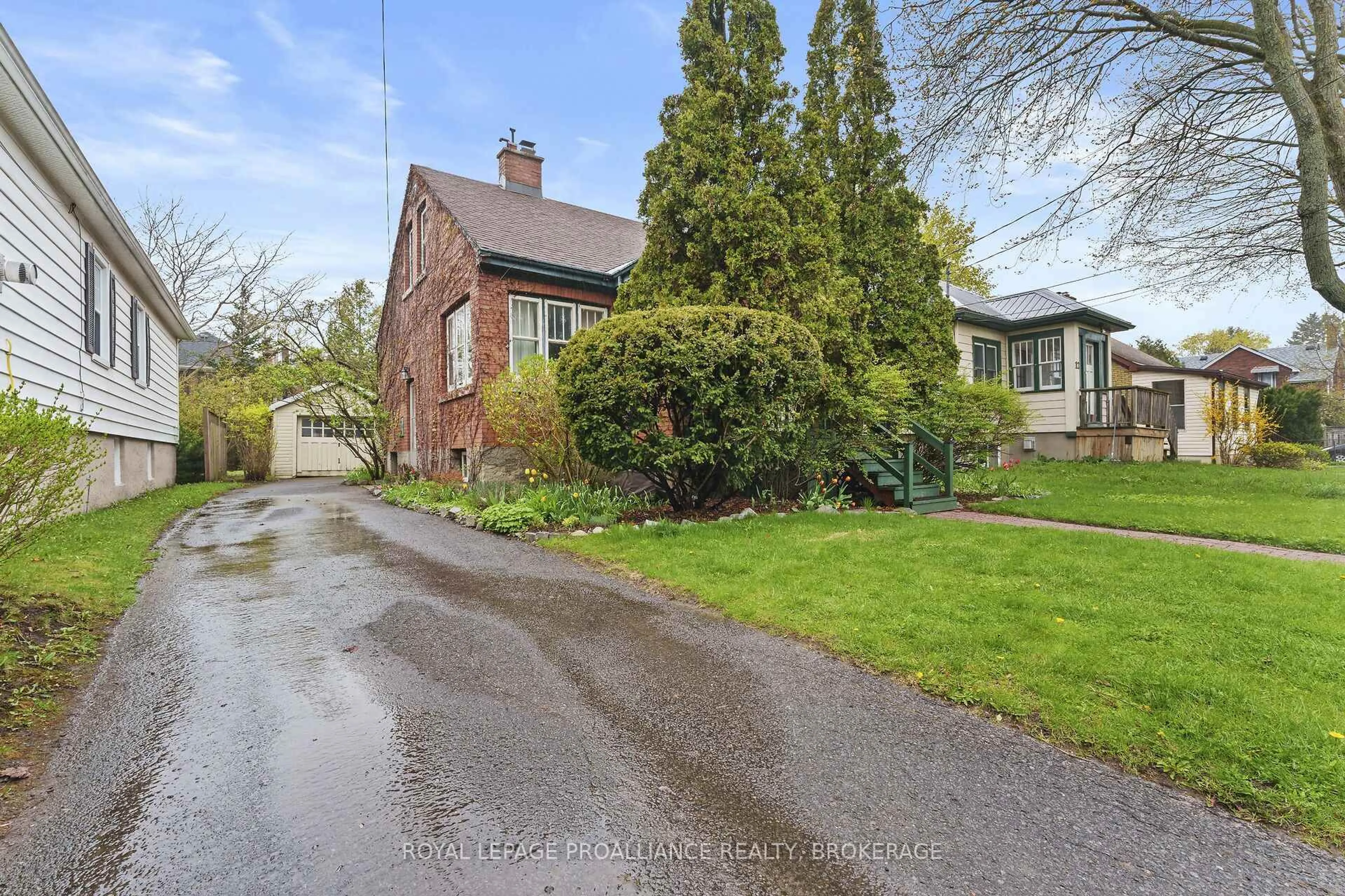 A pic from outside/outdoor area/front of a property/back of a property/a pic from drone, street for 10 Graham Ave, Kingston Ontario K7L 4H3