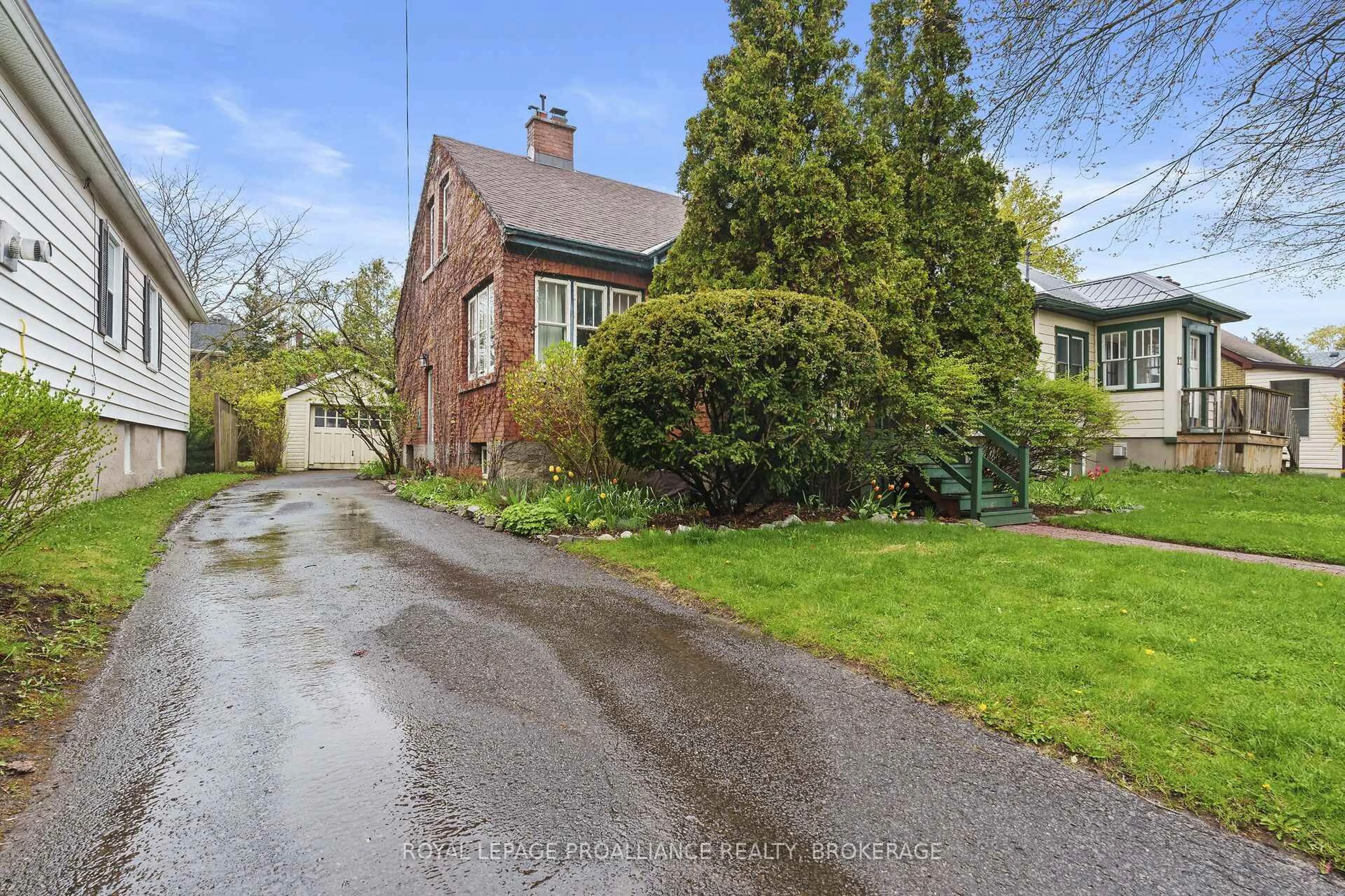 A pic from outside/outdoor area/front of a property/back of a property/a pic from drone, street for 10 Graham Ave, Kingston Ontario K7L 4H3