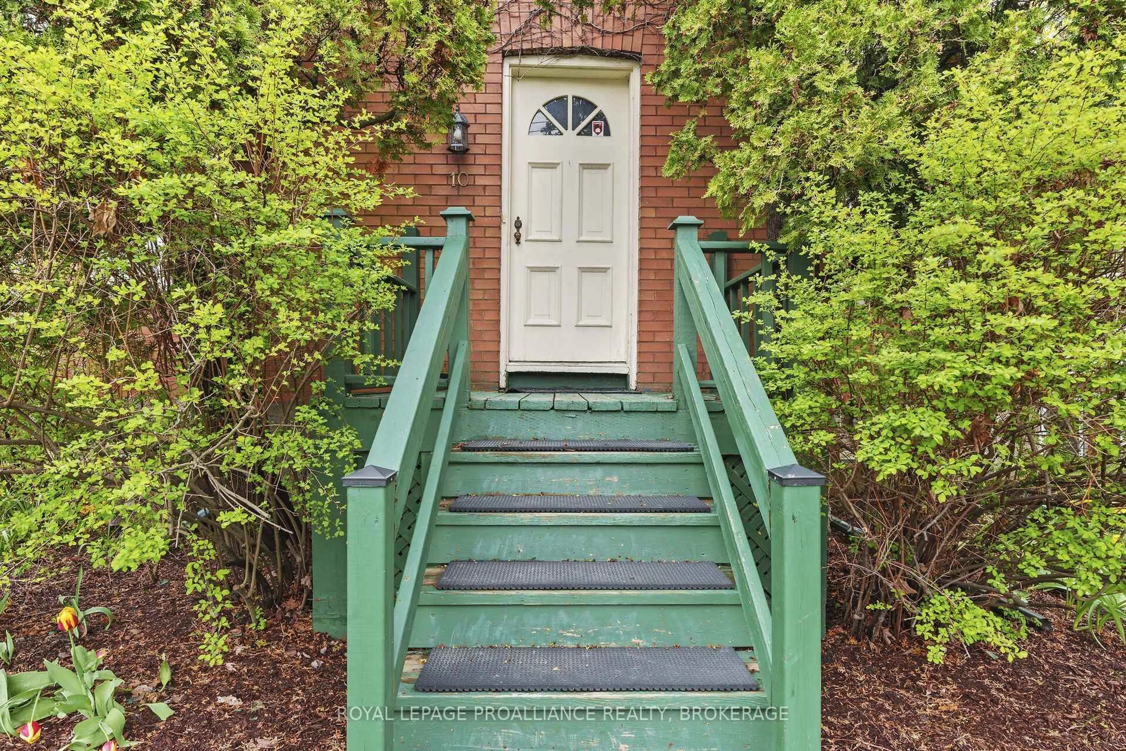 Stairs for 10 Graham Ave, Kingston Ontario K7L 4H3