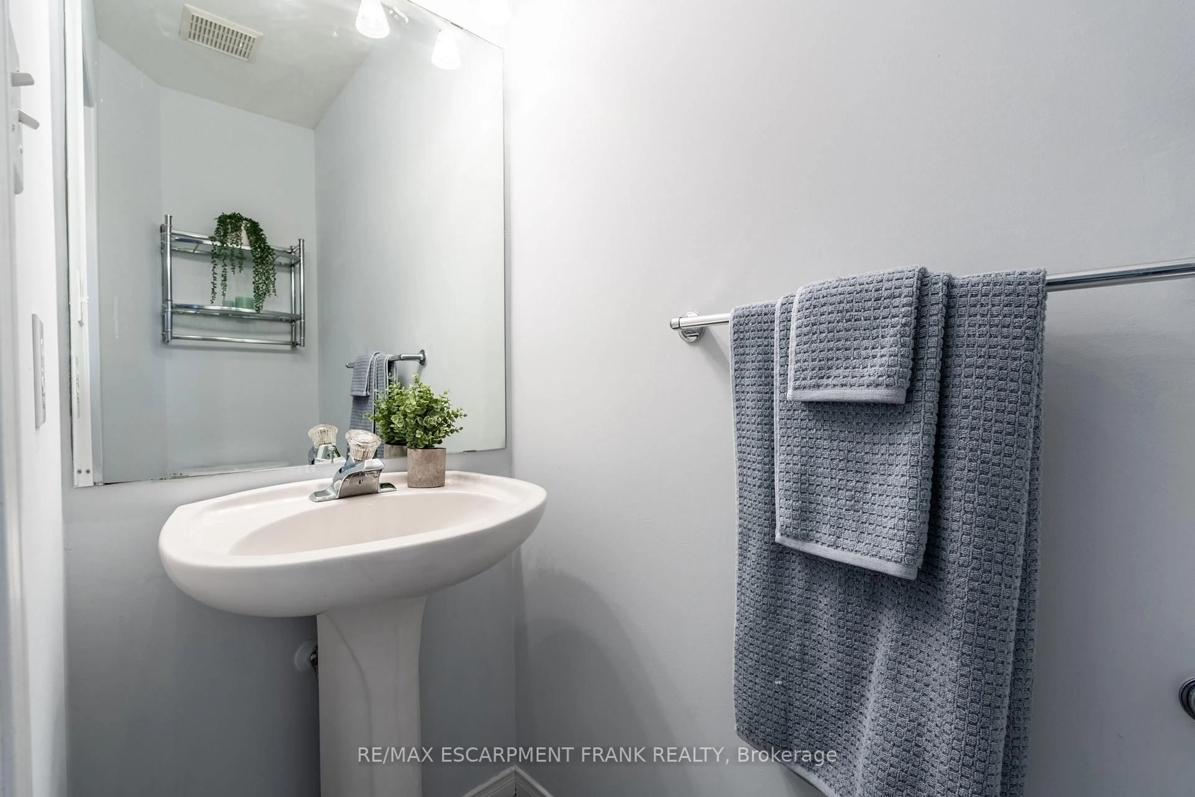 Standard bathroom, unknown for 83 Foxborough Dr, Hamilton Ontario L9G 4Y8