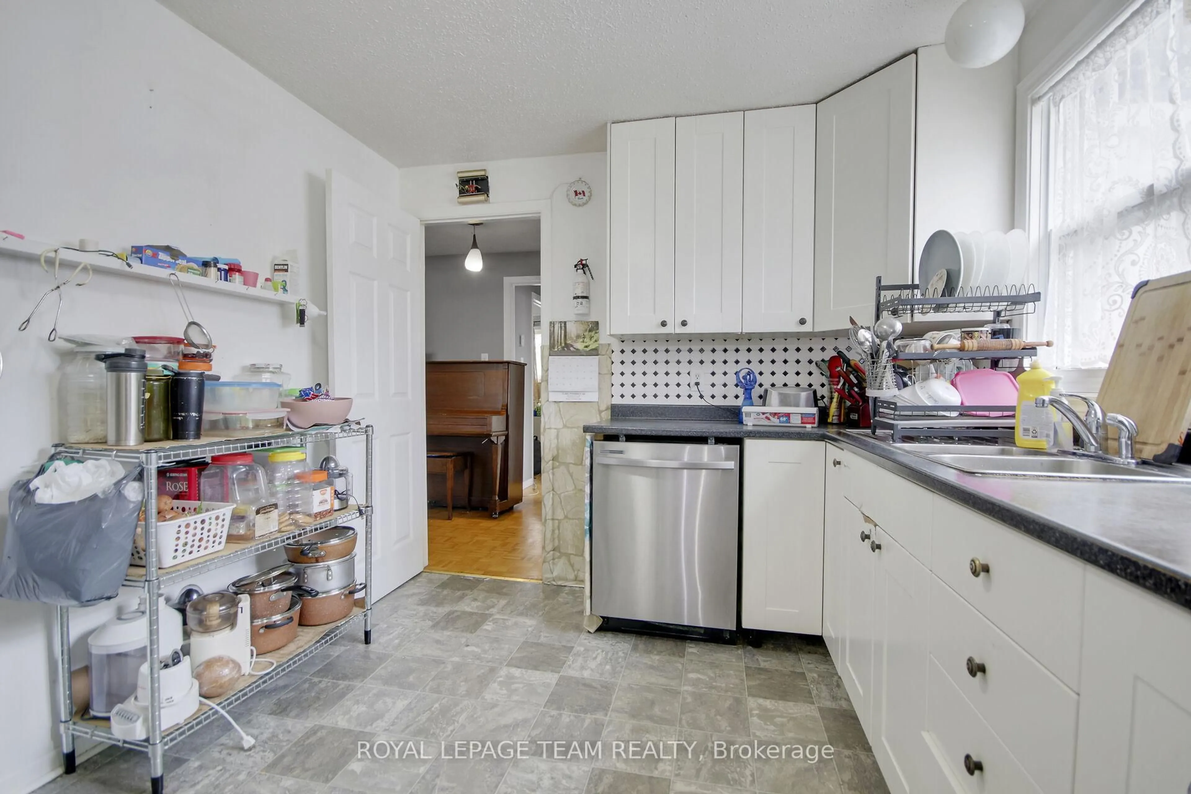 Standard kitchen, unknown for 52 Bowhill Ave, Ottawa Ontario K2E 6S7