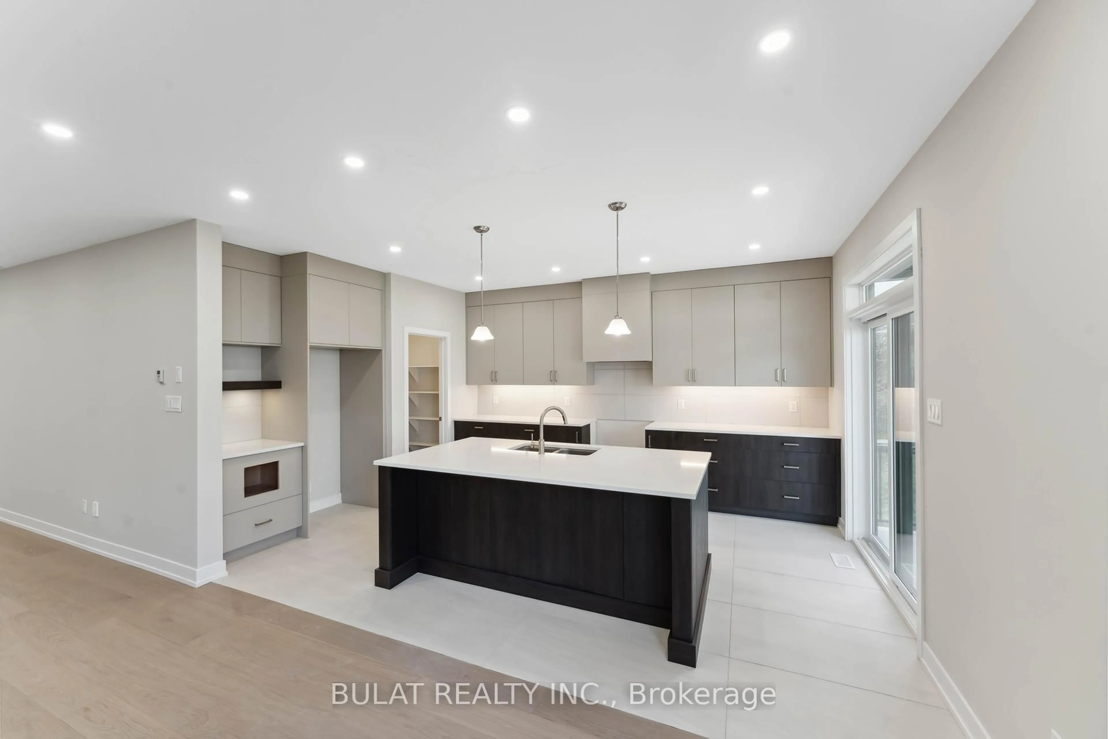 Contemporary kitchen, unknown for 1357 Kitchener Ave, Ottawa Ontario K1V 6W1