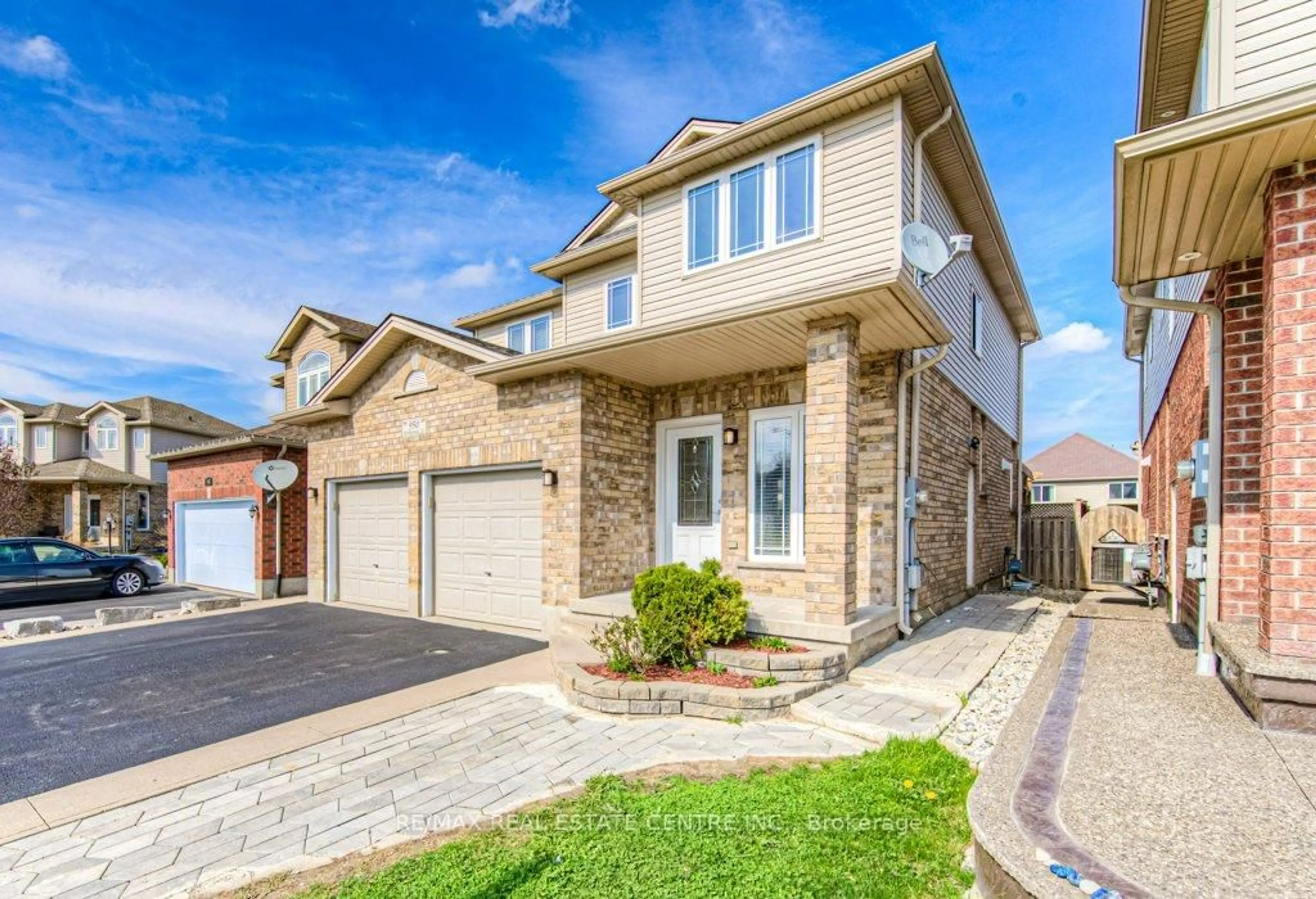 Home with brick exterior material, street for 950 Pebblecreek Crt, Kitchener Ontario N2A 0C5