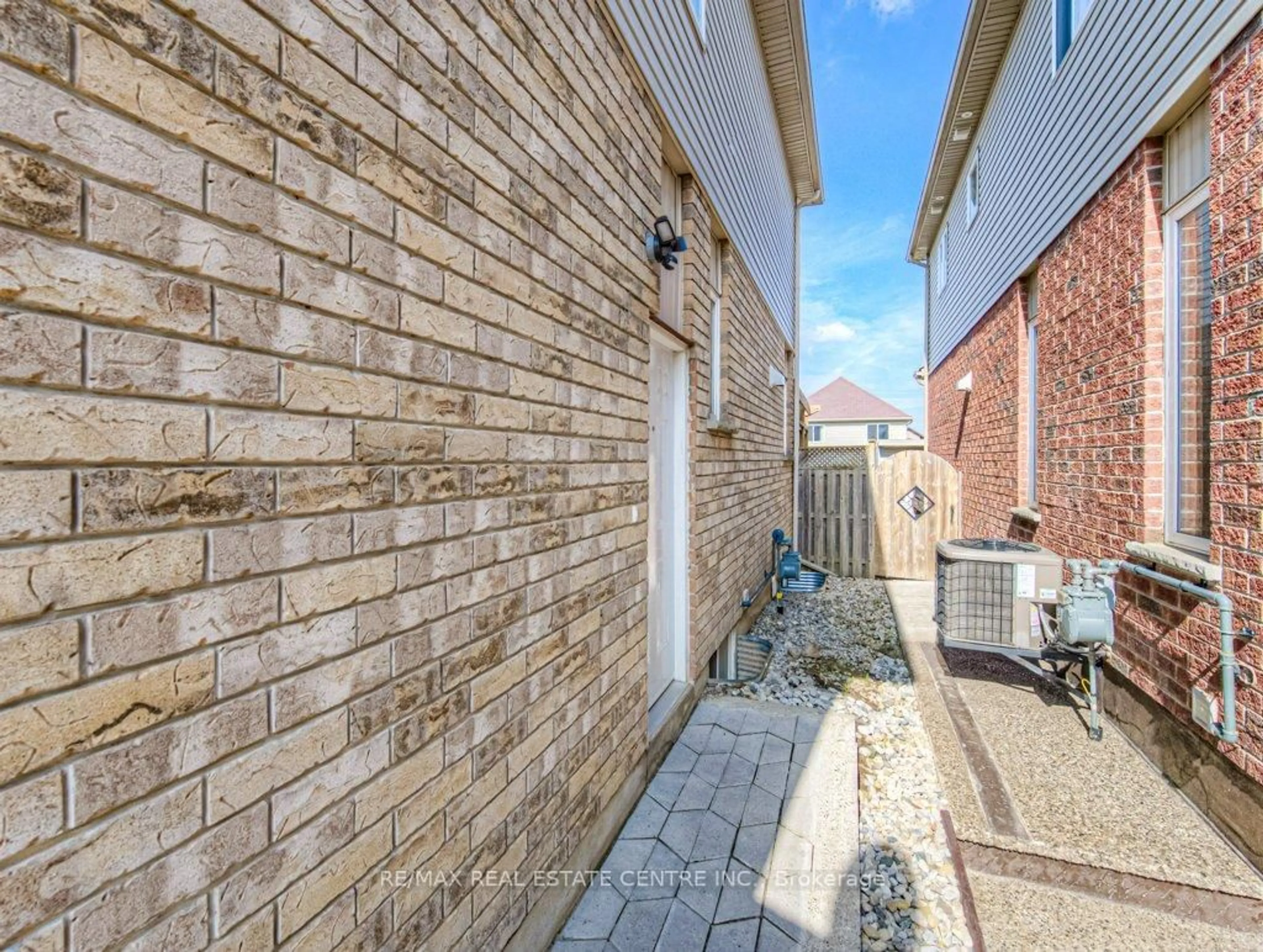 Unknown for 950 Pebblecreek Crt, Kitchener Ontario N2A 0C5
