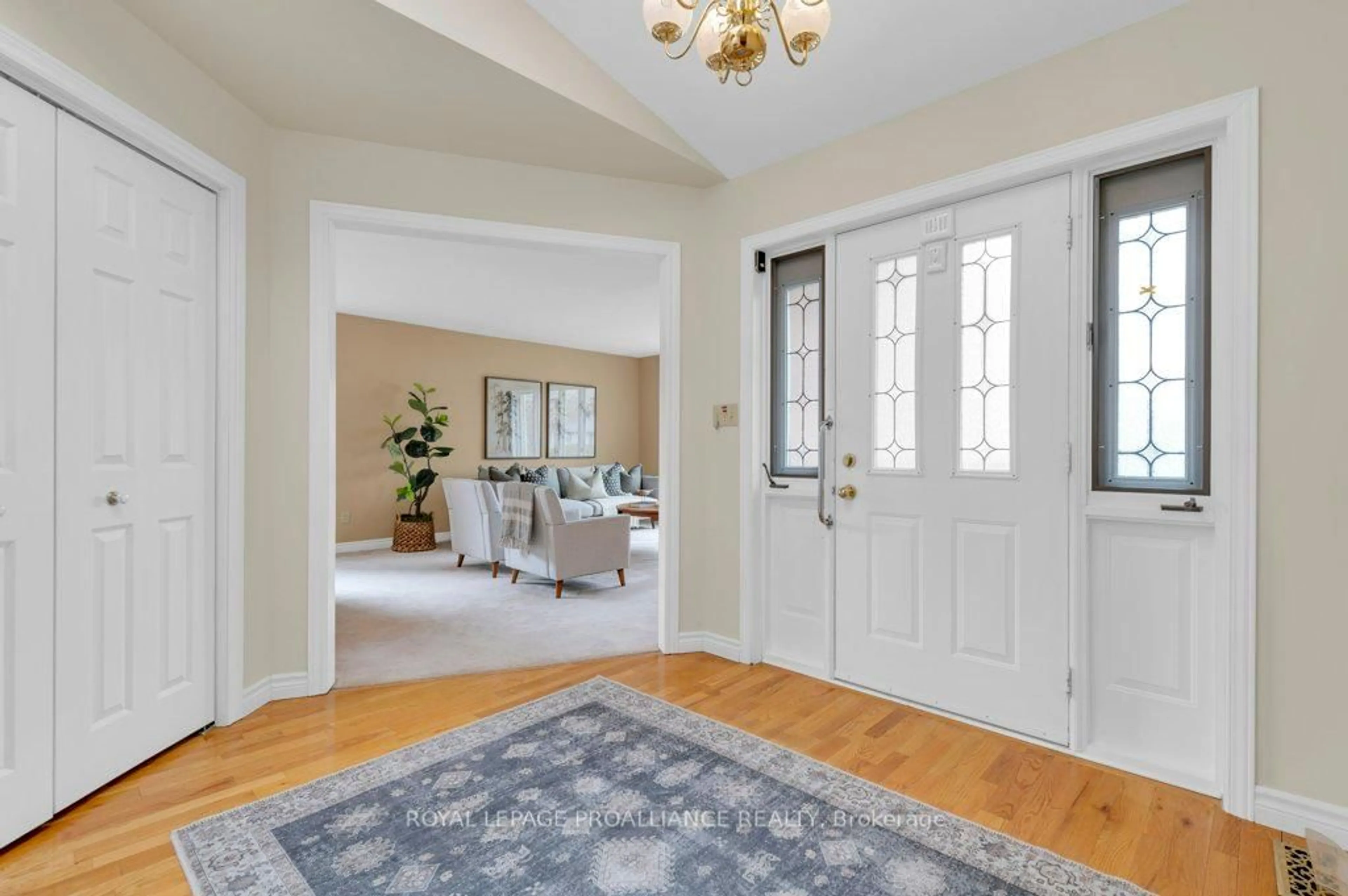 Indoor entryway for 13 Catherine Cres, Brighton Ontario K0K 1H0