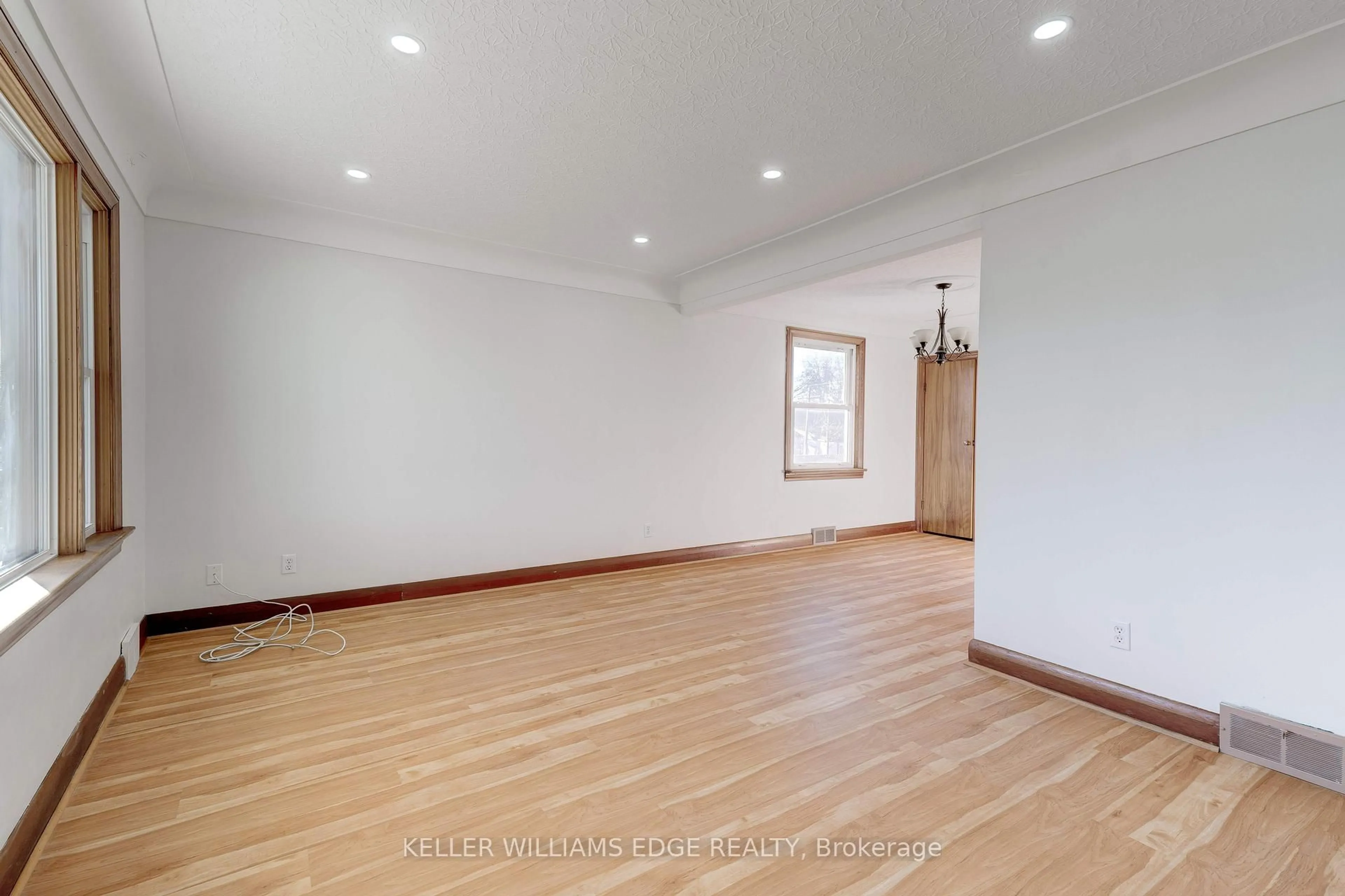 A pic of a room for 662 Harriet St, Welland Ontario L3B 2J3
