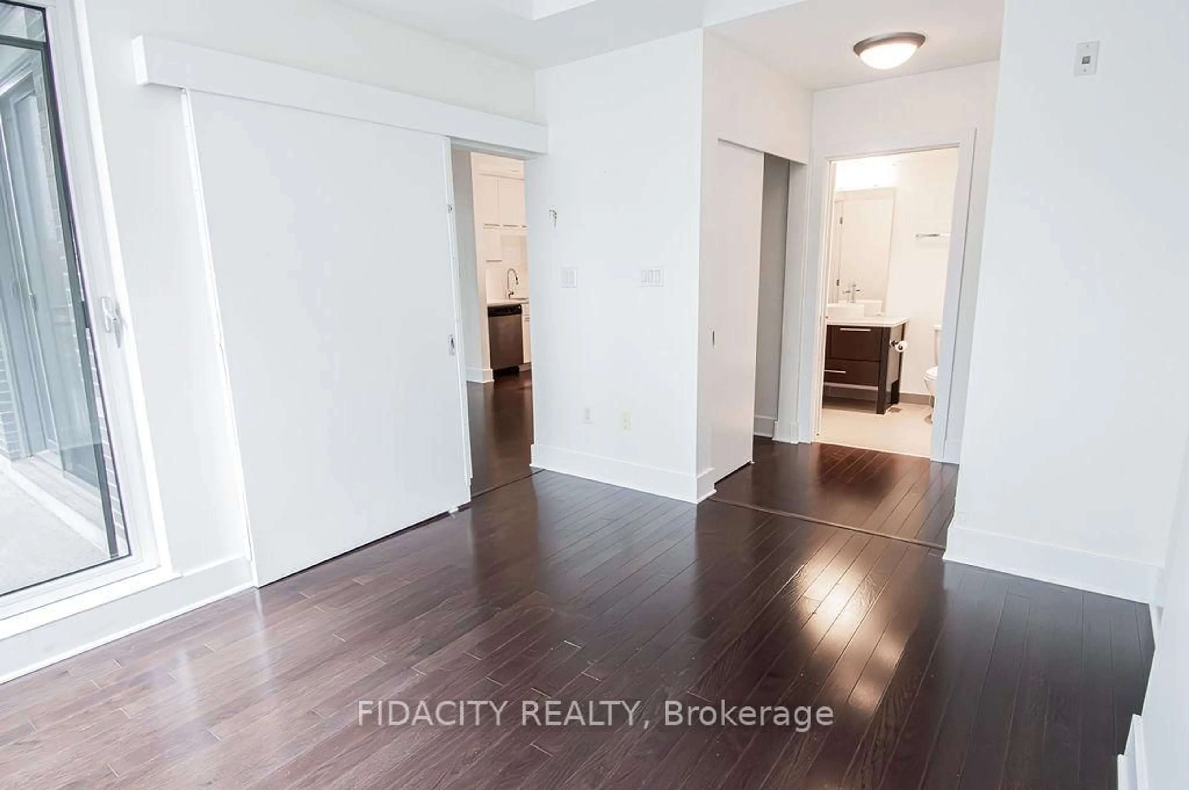 A pic of a room for 101 Richmond Rd #320, Ottawa Ontario K1Z 0A6