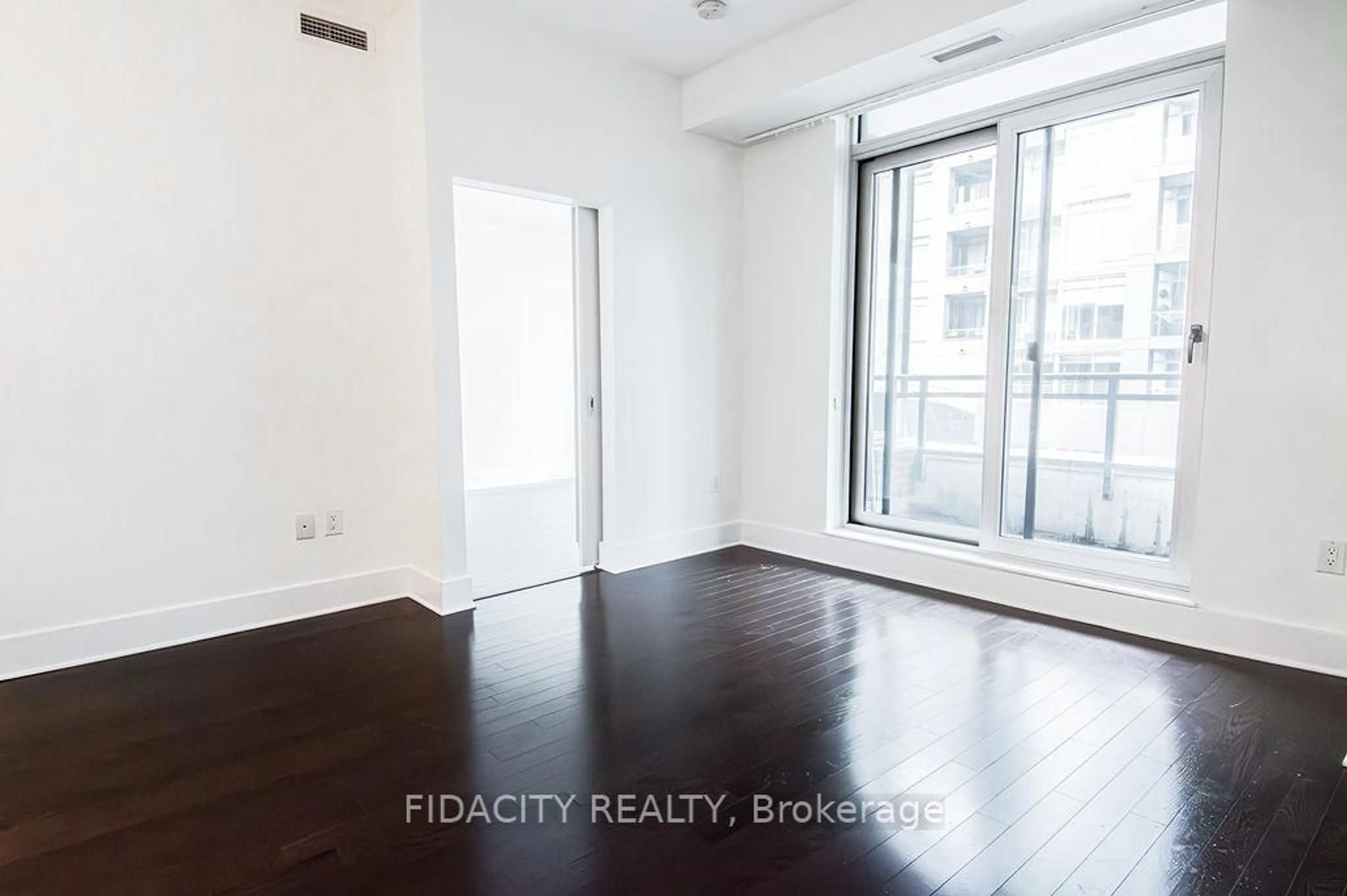 A pic of a room for 101 Richmond Rd #320, Ottawa Ontario K1Z 0A6