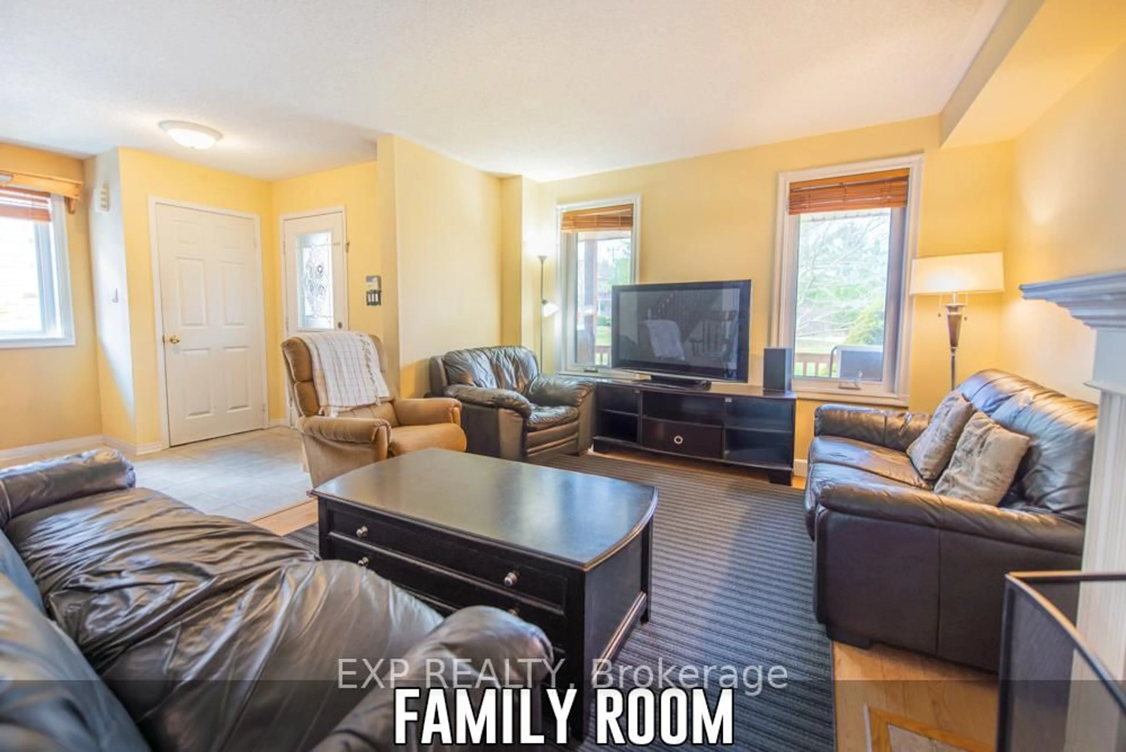 Living room with furniture, unknown for 167 Academy Pl, Guelph/Eramosa Ontario N0B 2K0