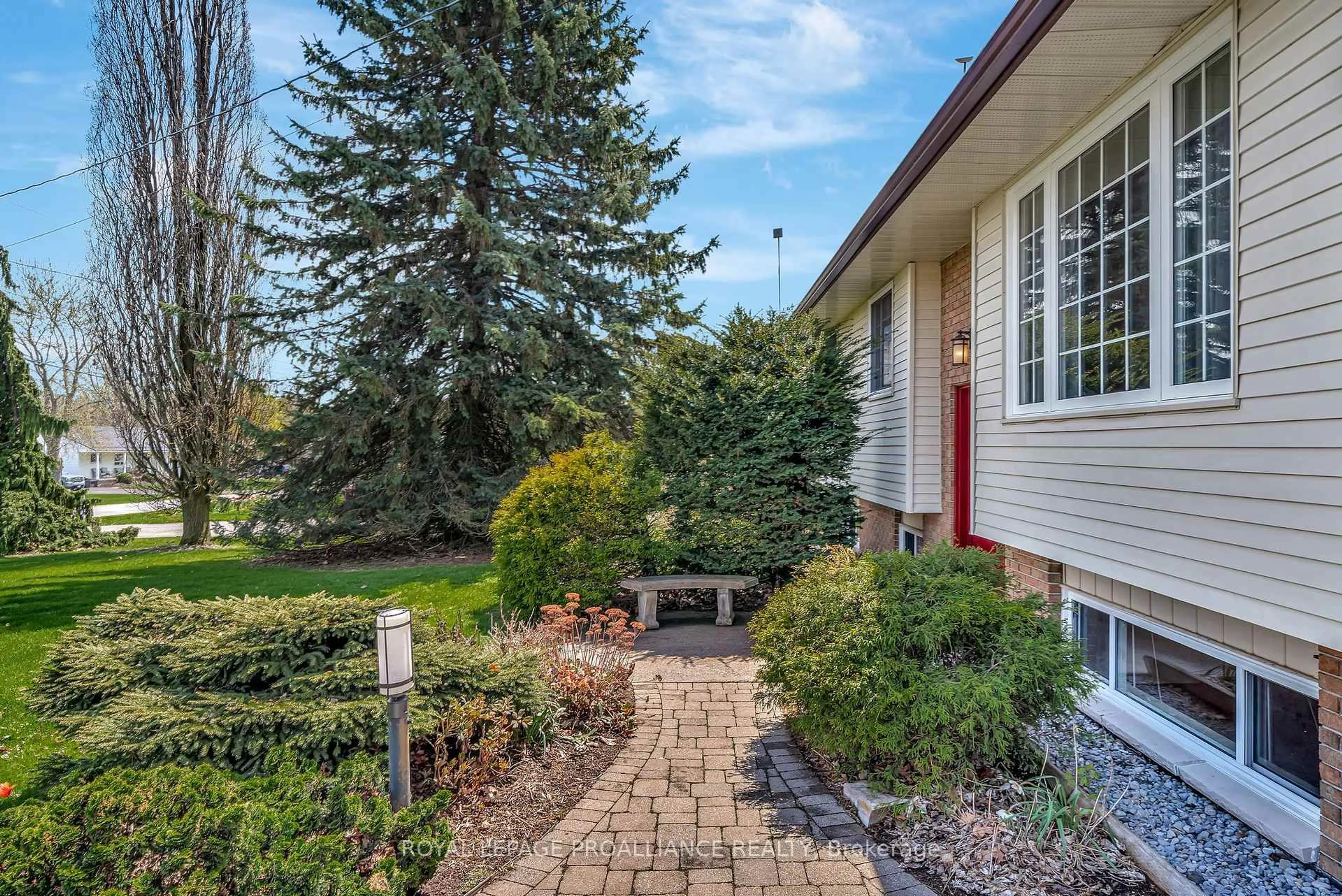 Patio, street for 94 Huntingwood Dr, Belleville Ontario K8N 4Z5