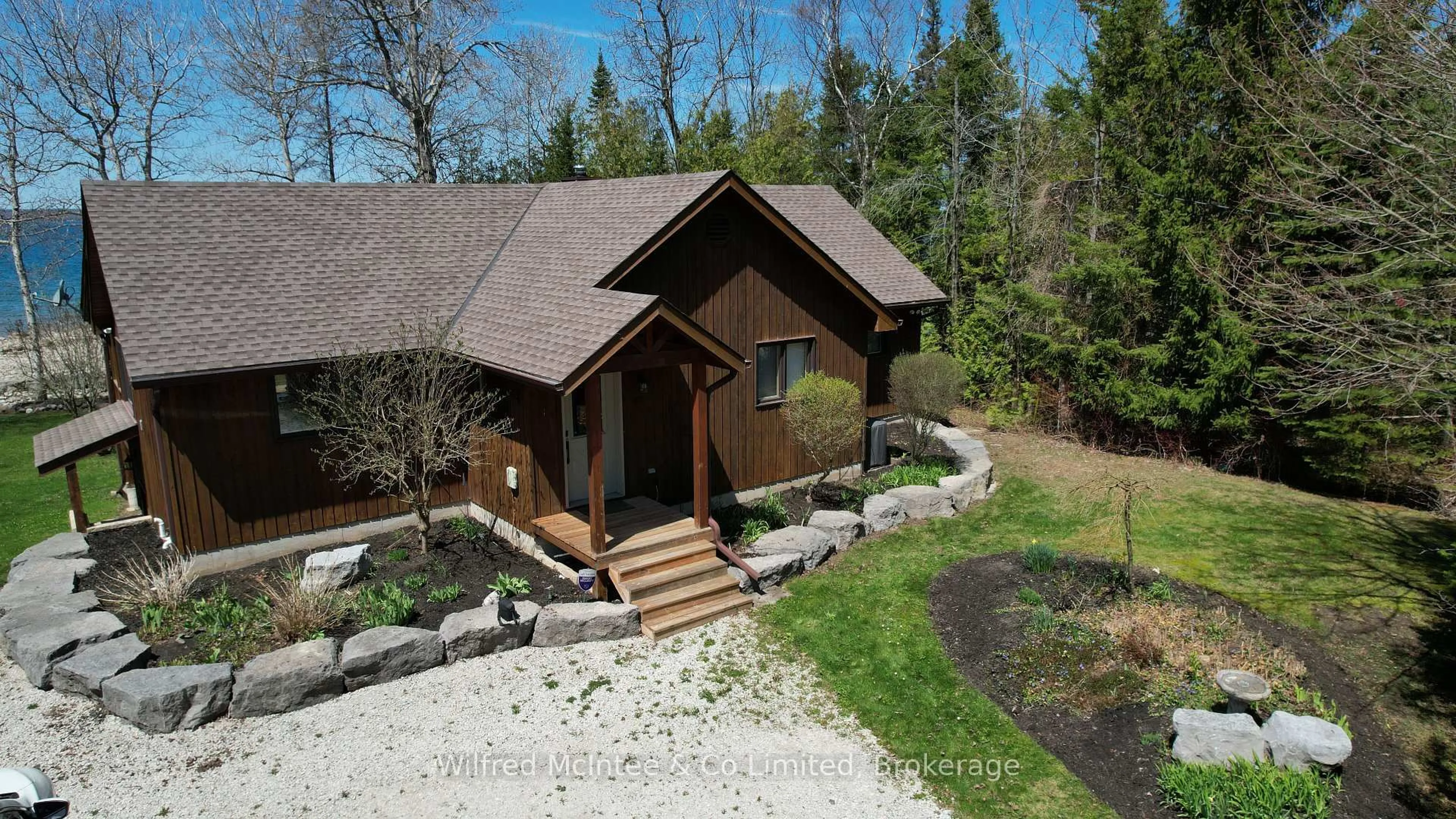 A pic from outside/outdoor area/front of a property/back of a property/a pic from drone, unknown for 126 Buckingham Lane, Meaford Ontario N0H 1V0