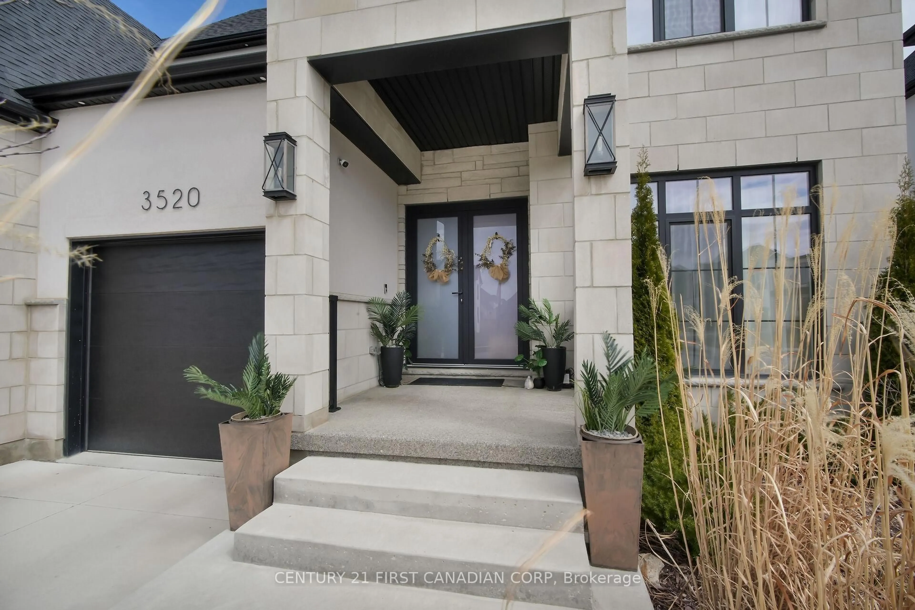 Indoor entryway for 3520 Grand Oak Crossing N/A, London South Ontario N6P 0G7