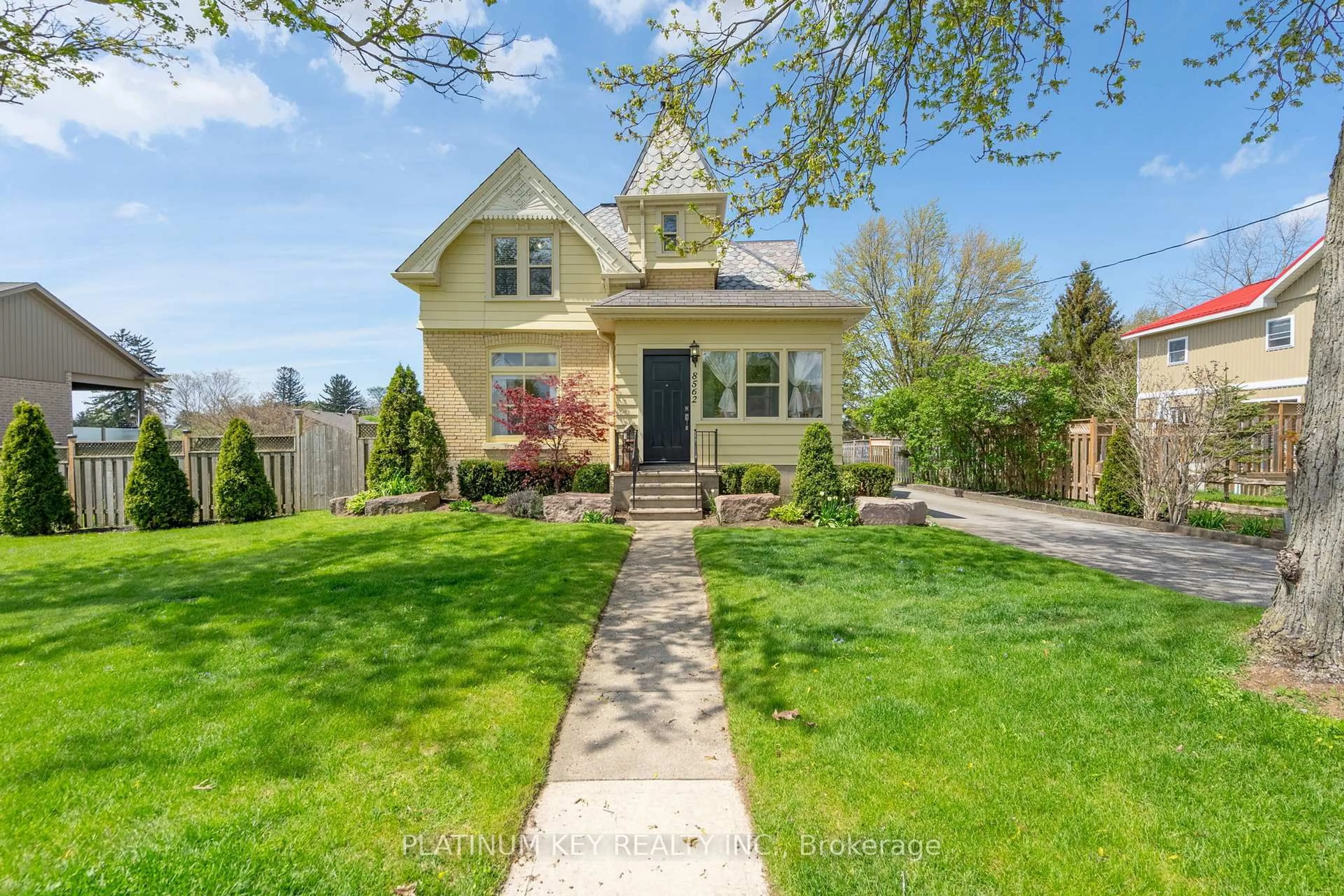 Home with vinyl exterior material, street for 8562 Glendon Dr, Strathroy-Caradoc Ontario N0L 1W0