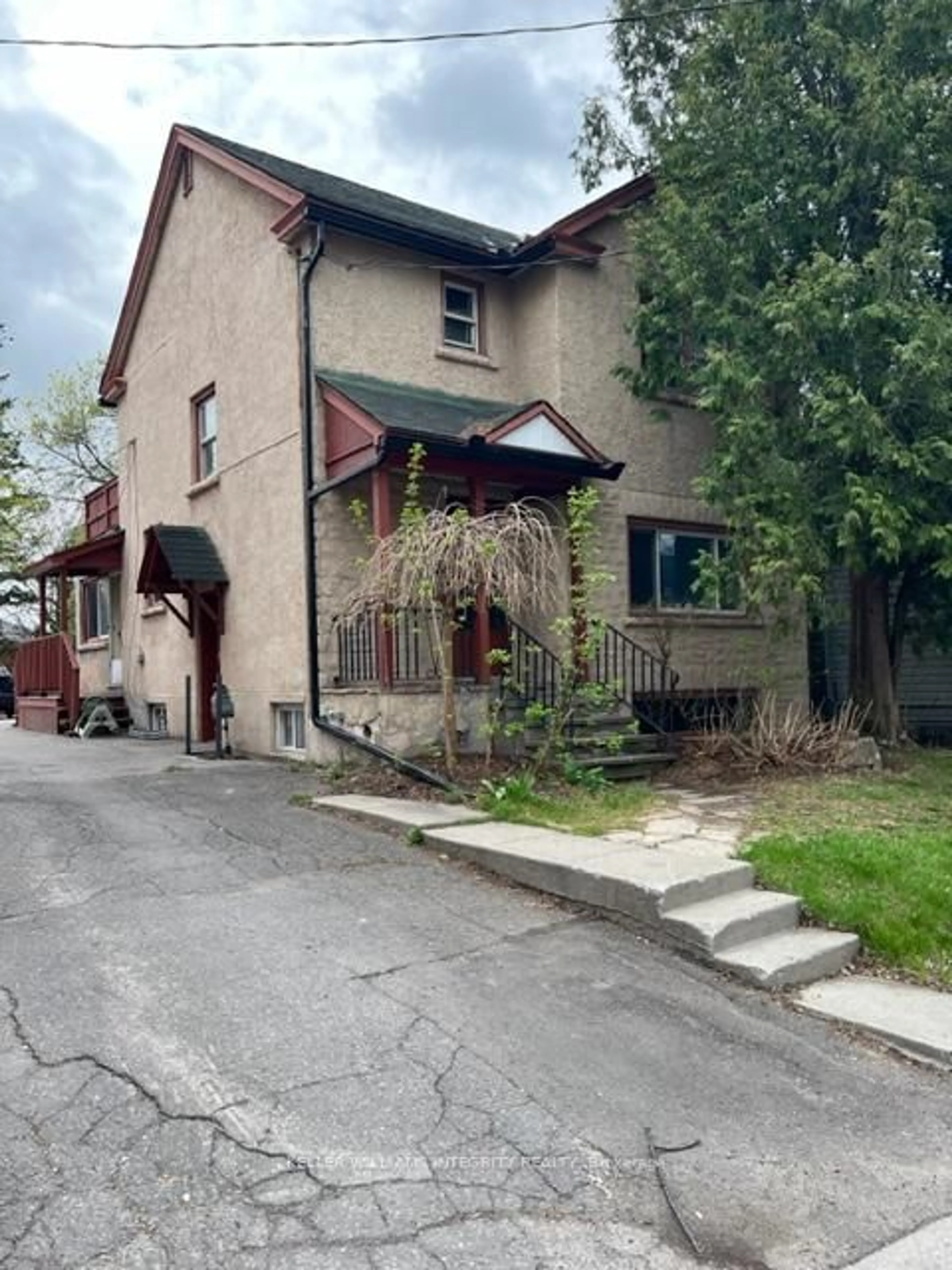 Unknown for 222 Mcarthur Ave, Ottawa Ontario K1L 6P5