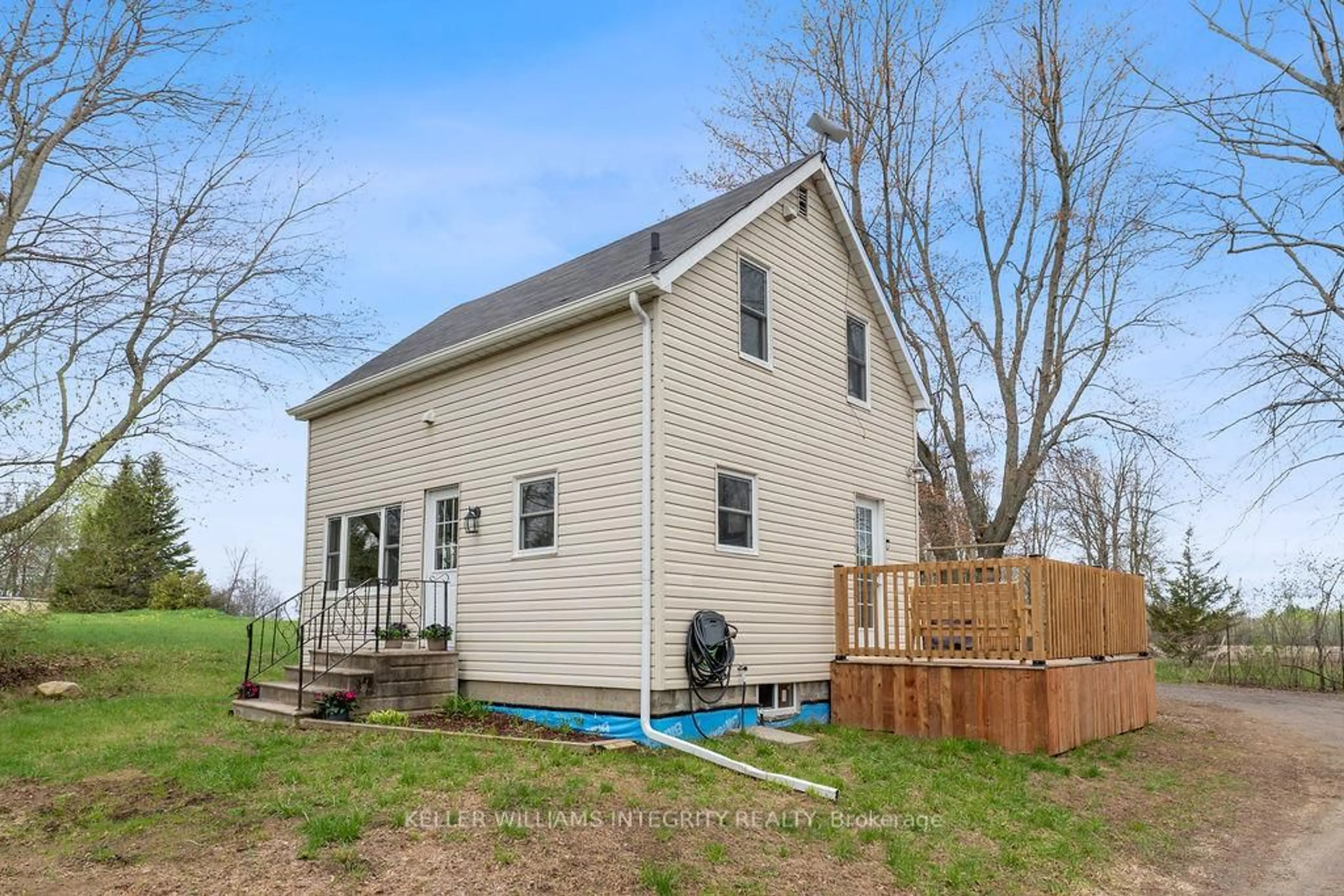 Home with vinyl exterior material, unknown for 2875 Donnelly Dr, Kemptville Ontario K0G 1J0