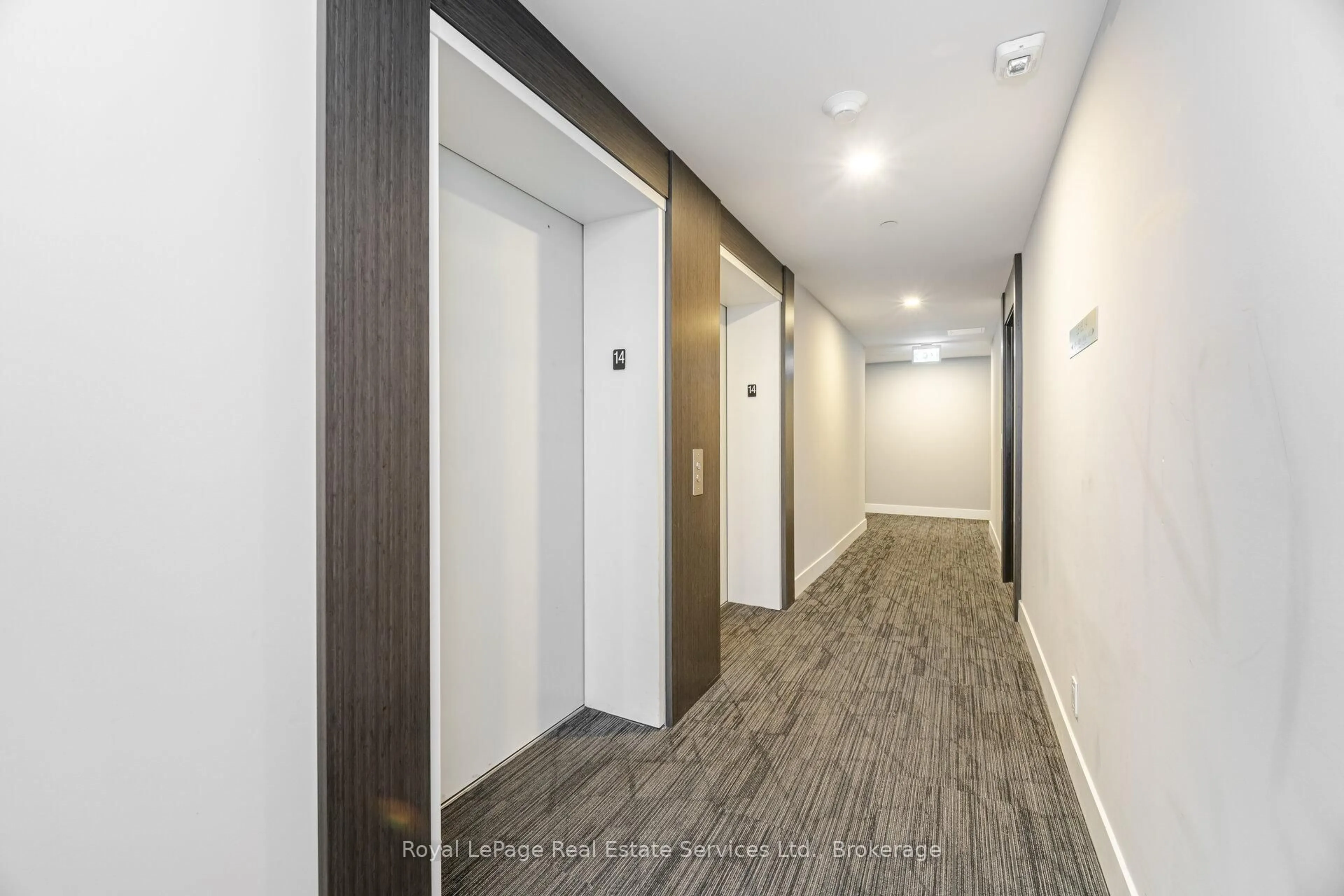 Indoor foyer for 15 Queen St #1409, Hamilton Ontario L8B 0C6