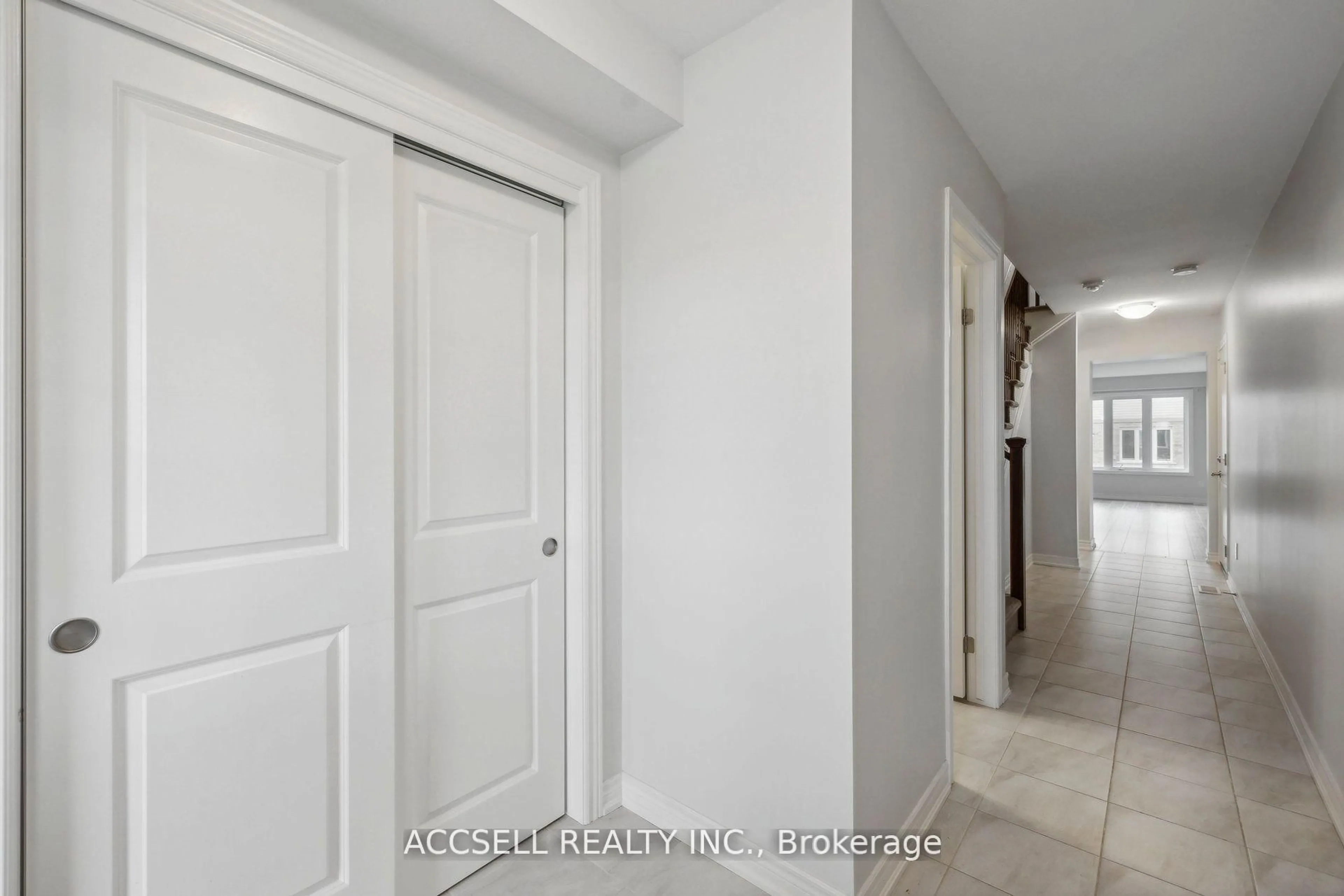 Indoor entryway for 580 Julia Dr, Welland Ontario L3C 0G7