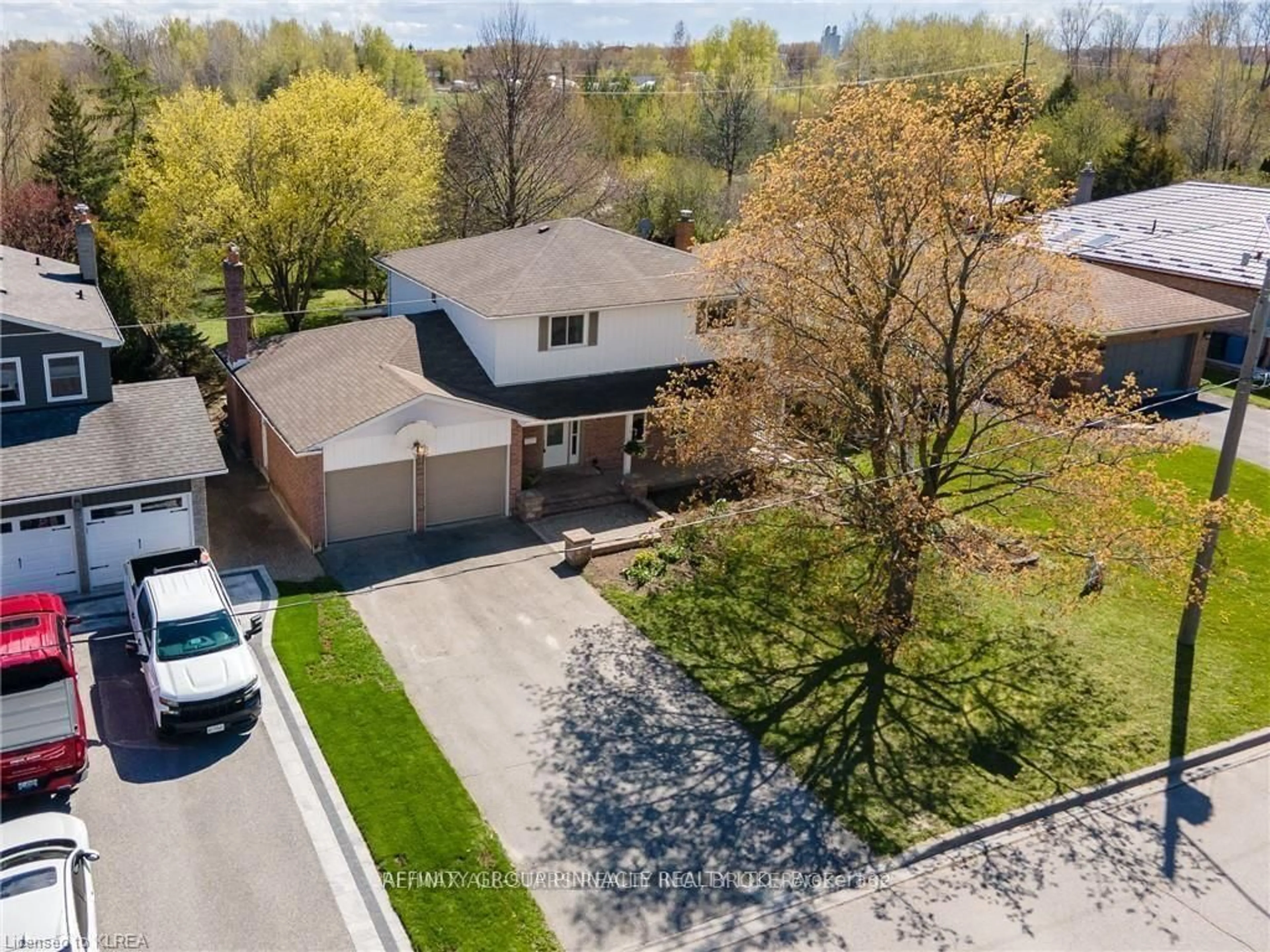 A pic from outside/outdoor area/front of a property/back of a property/a pic from drone, street for 21 McDonagh Dr, Kawartha Lakes Ontario K9V 5A9