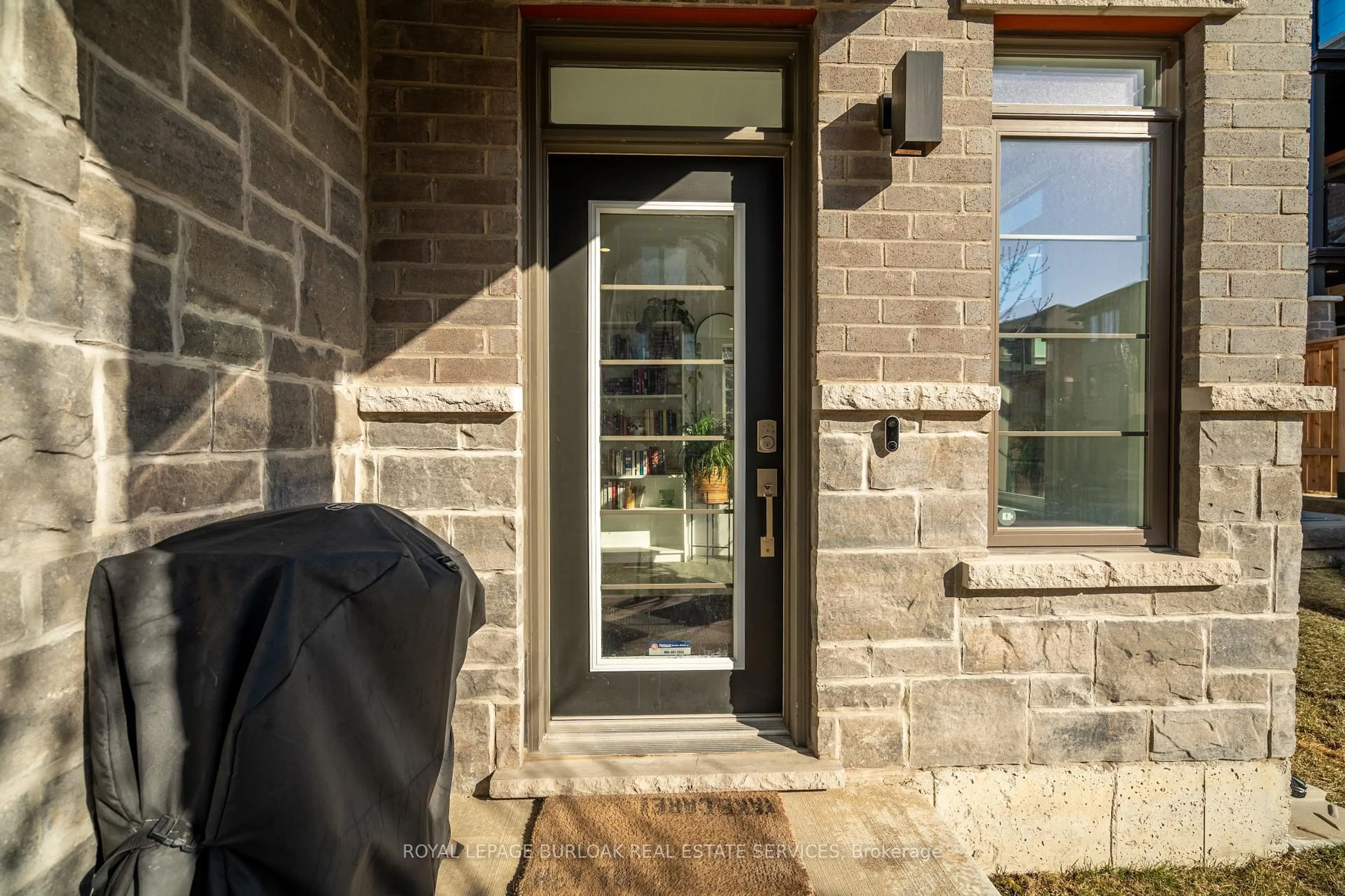 Indoor entryway for 30 Times Square Blvd #68, Hamilton Ontario L8J 0M1