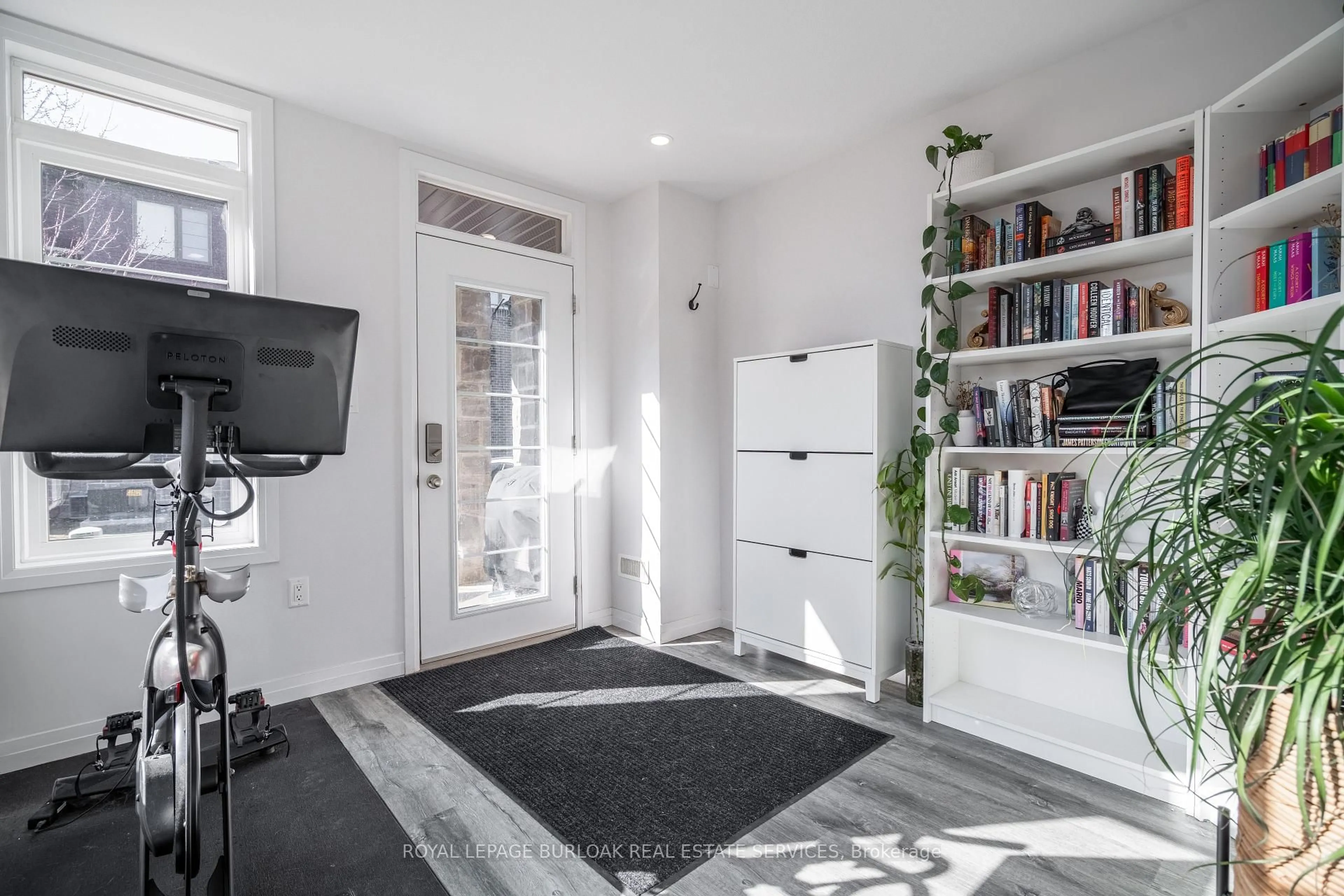 Indoor entryway for 30 Times Square Blvd #68, Hamilton Ontario L8J 0M1
