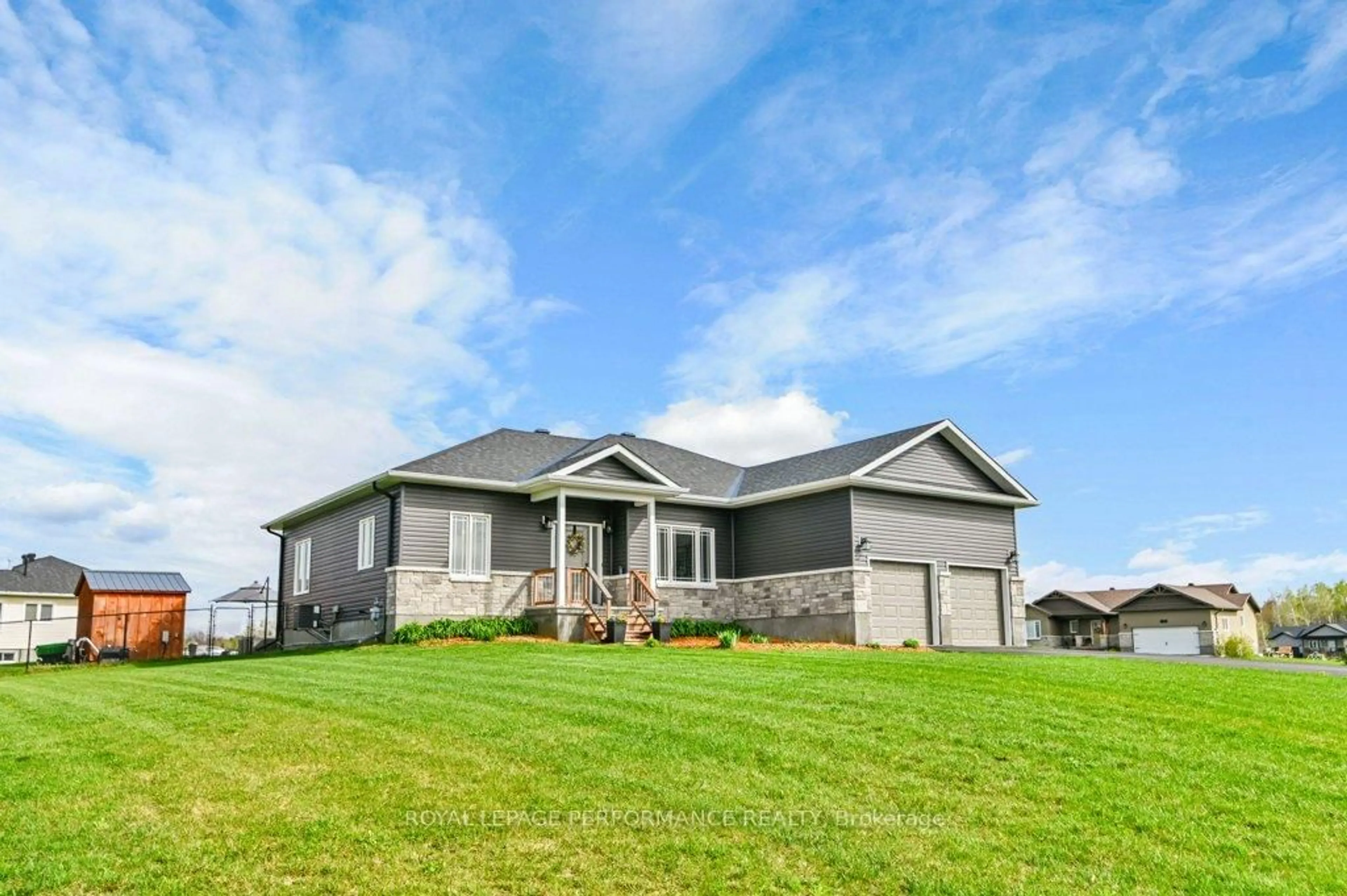 Home with vinyl exterior material, unknown for 3569 Crosswind Cres, Osgoode Ontario K0A 2W0