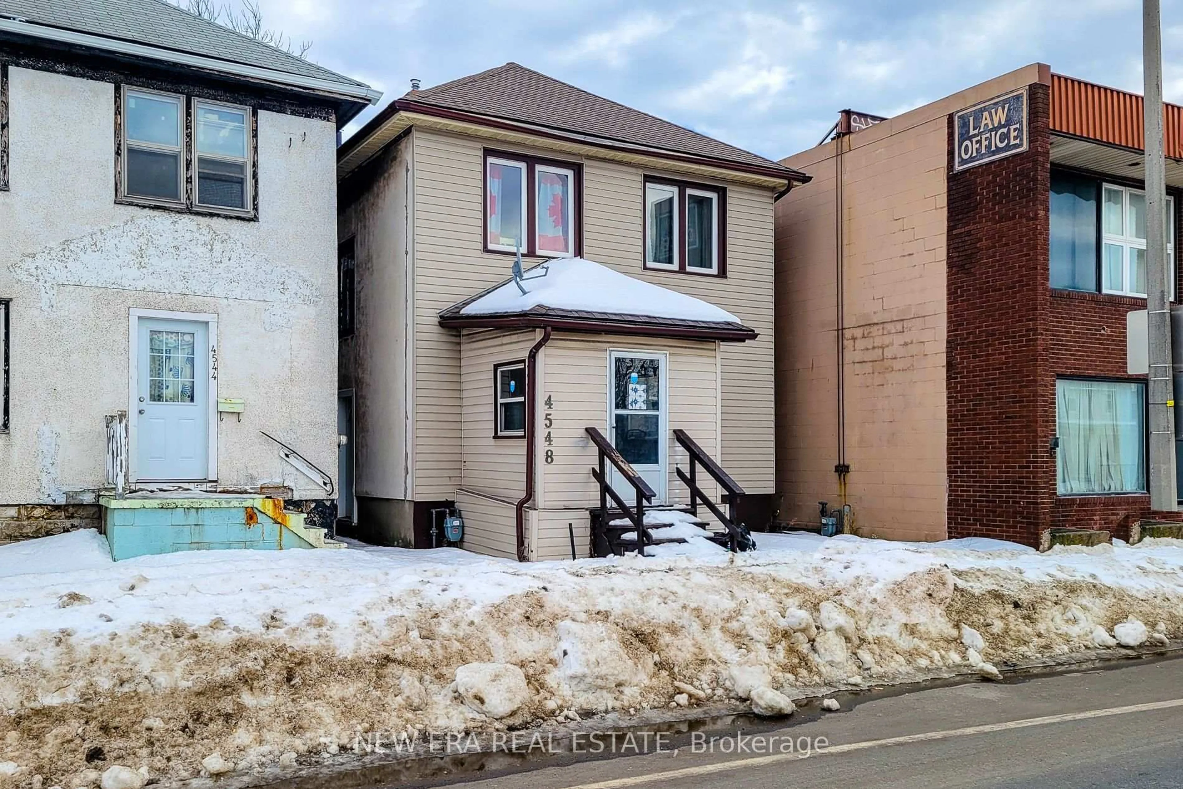Home with brick exterior material, street for 4548 Victoria Ave, Niagara Falls Ontario L2E 4B6