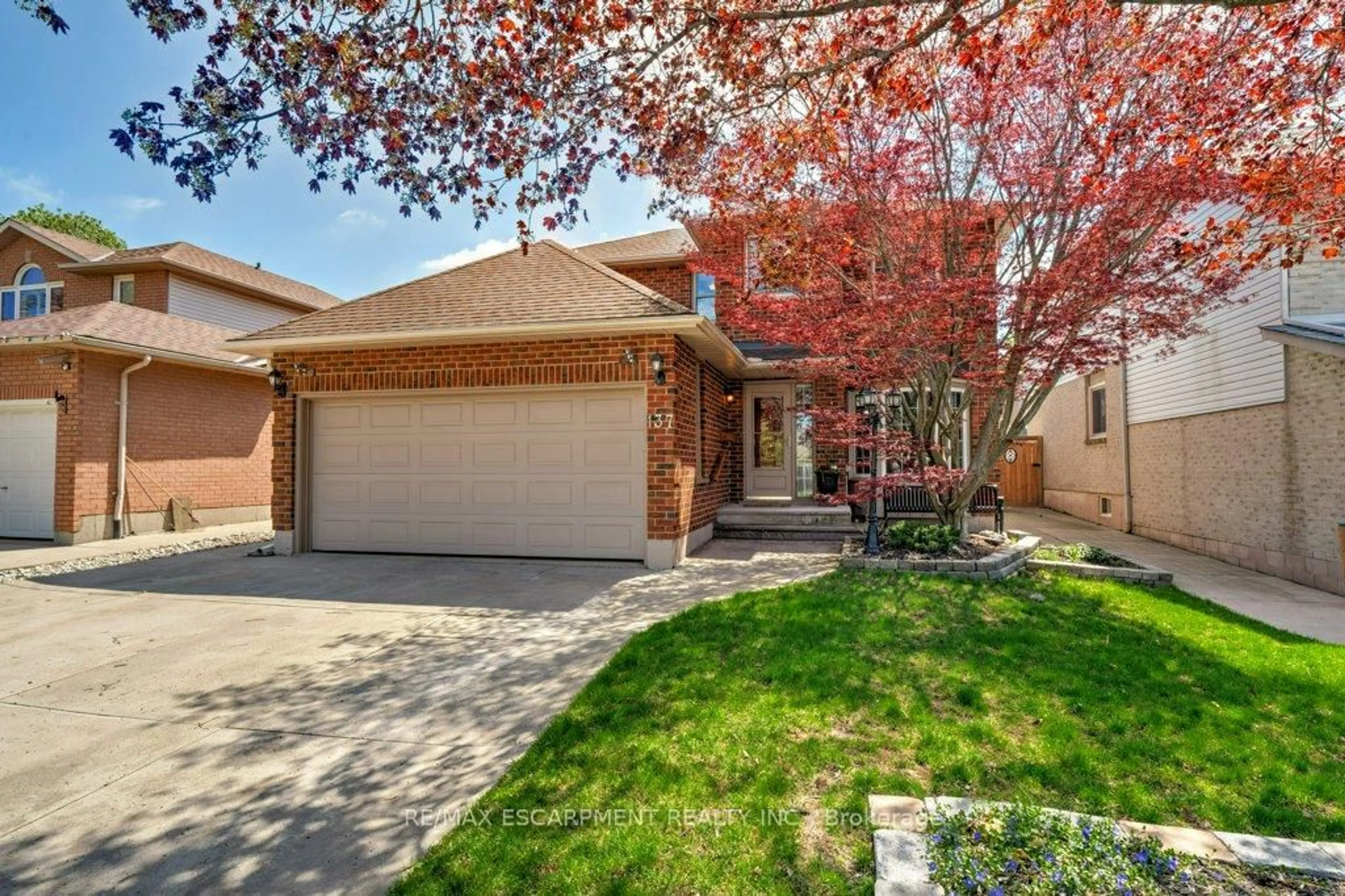 Home with brick exterior material, street for 137 Claudette Gate, Hamilton Ontario L9B 2J9