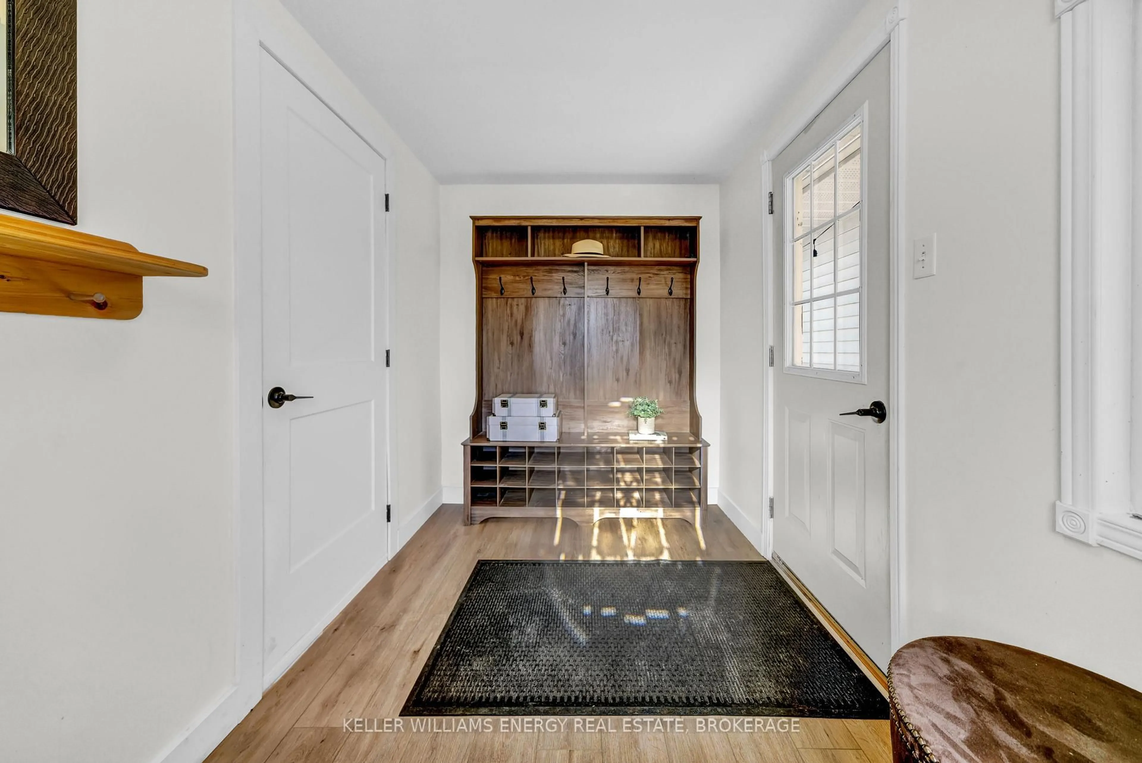 Indoor entryway for 10272 COUNTY RD 2 Rd, Alnwick/Haldimand Ontario K9A 4J8