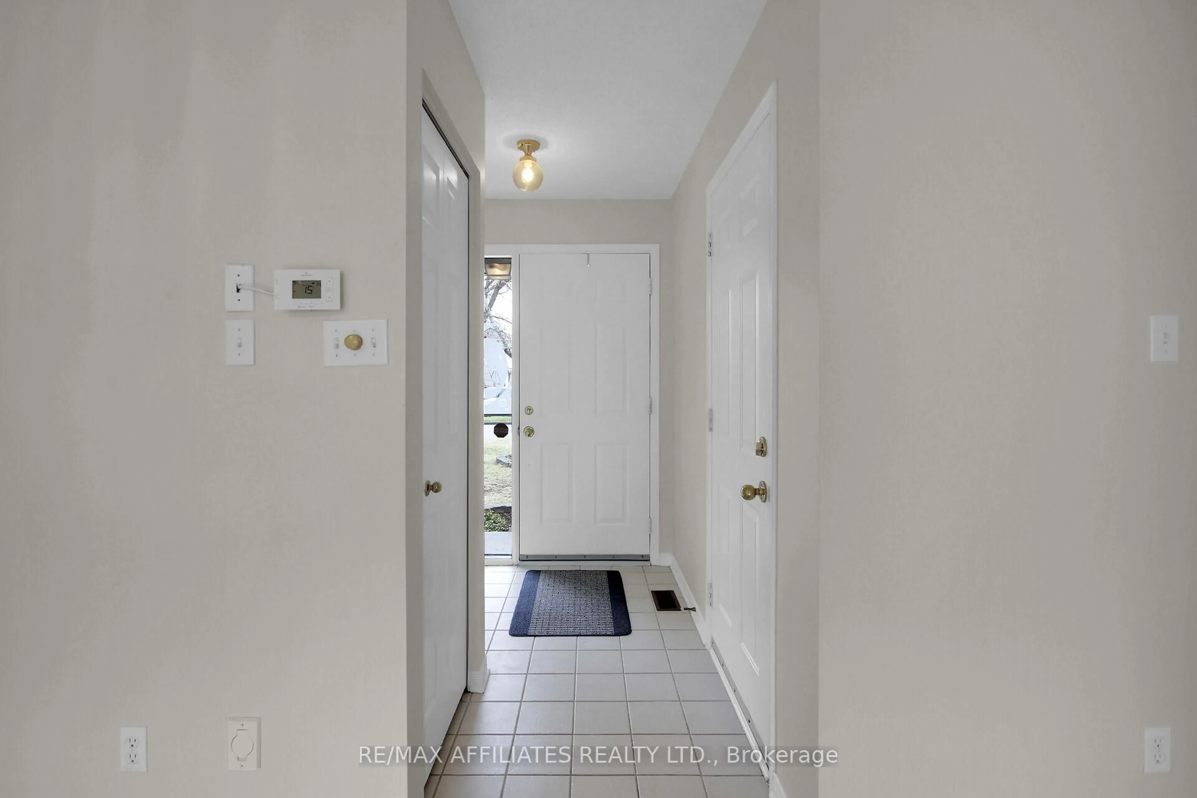 Indoor entryway for 94 Whalings Circ, Stittsville Ontario K2S 1S4
