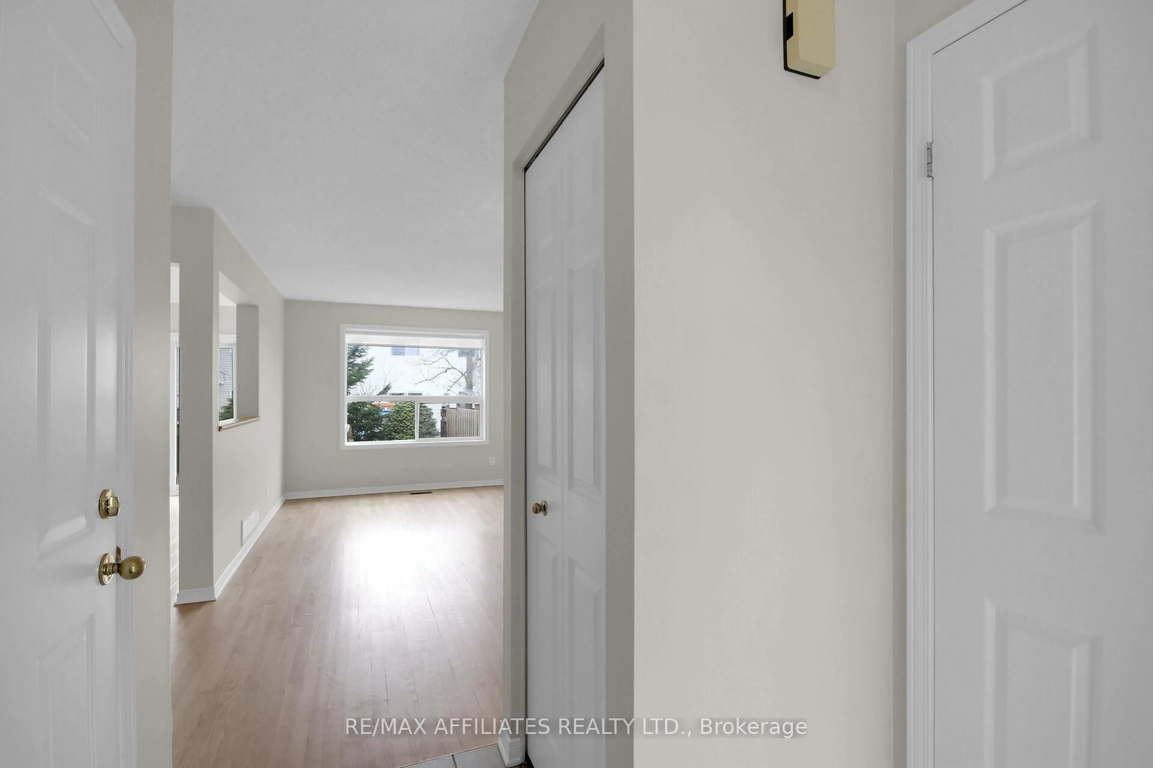 Indoor entryway for 94 Whalings Circ, Stittsville Ontario K2S 1S4