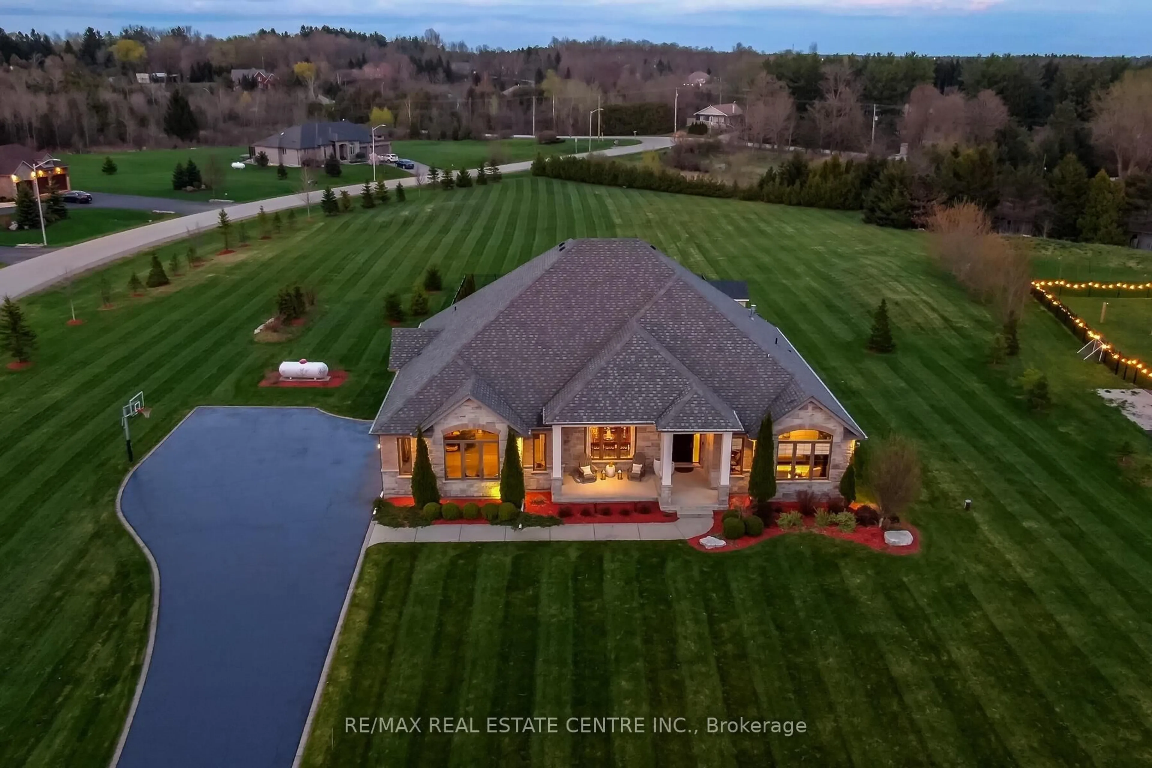 A pic from outside/outdoor area/front of a property/back of a property/a pic from drone, water/lake/river/ocean view for 109 Crewson Crt, Guelph/Eramosa Ontario N0B 2K0