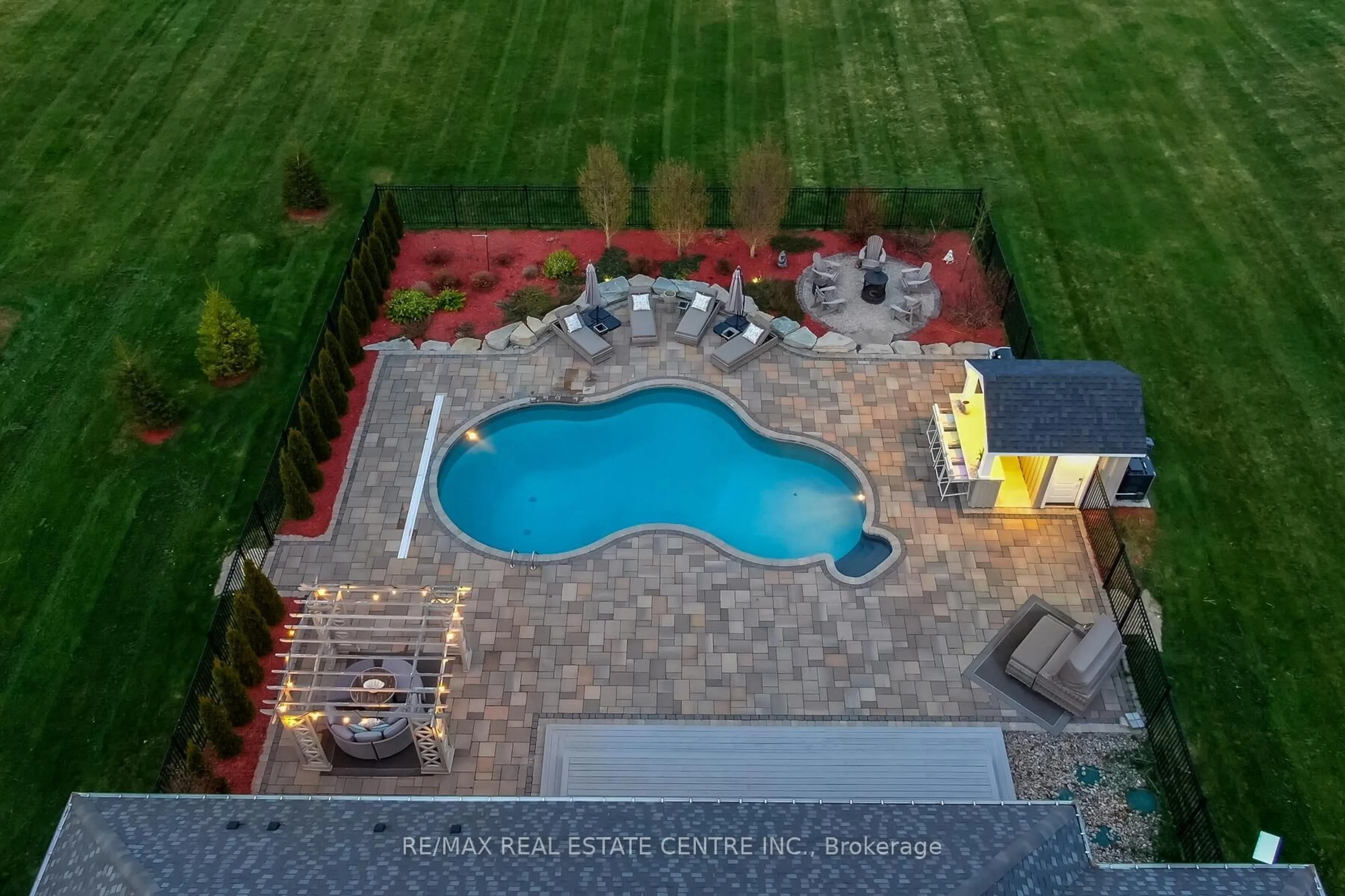 Pool for 109 Crewson Crt, Guelph/Eramosa Ontario N0B 2K0